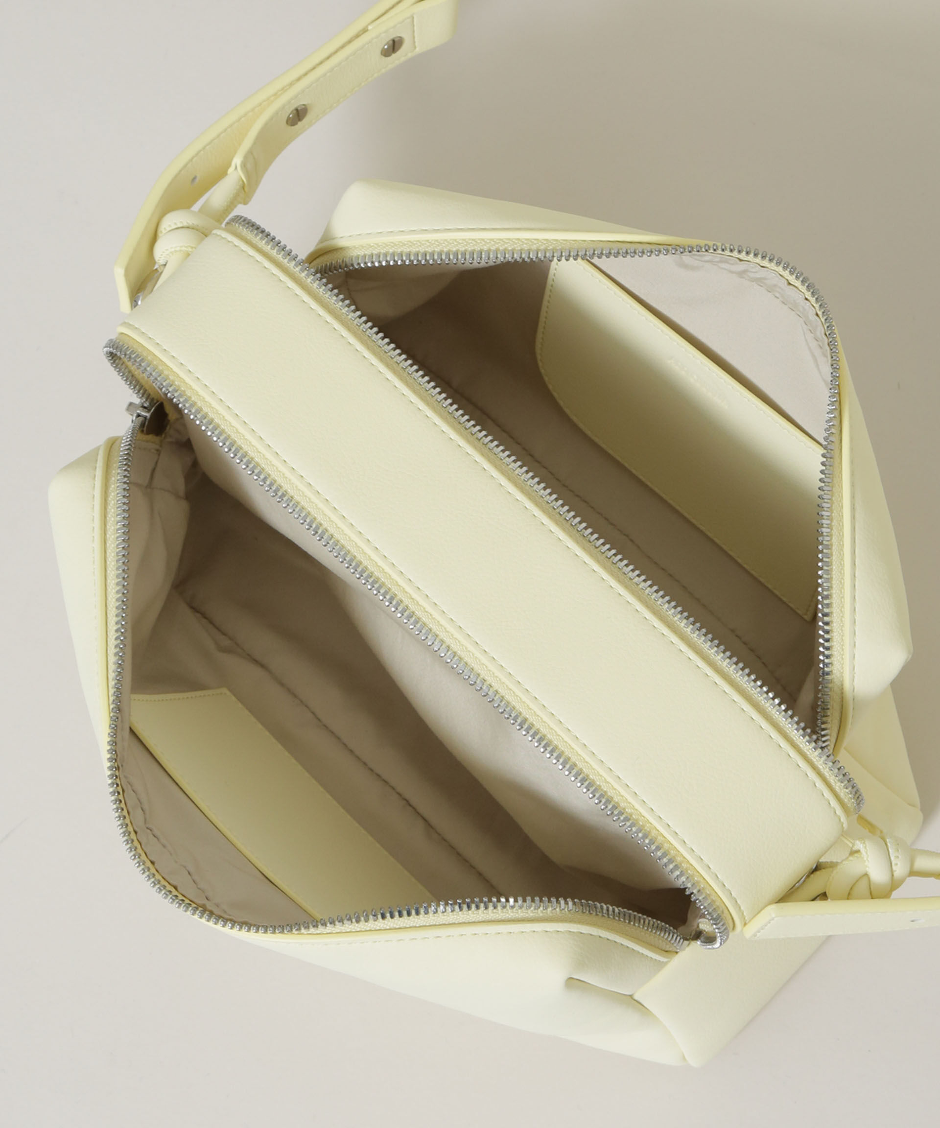 nano･universe「ADD CULUMN/TABLET BOX」|ショルダー・メッセンジャー|