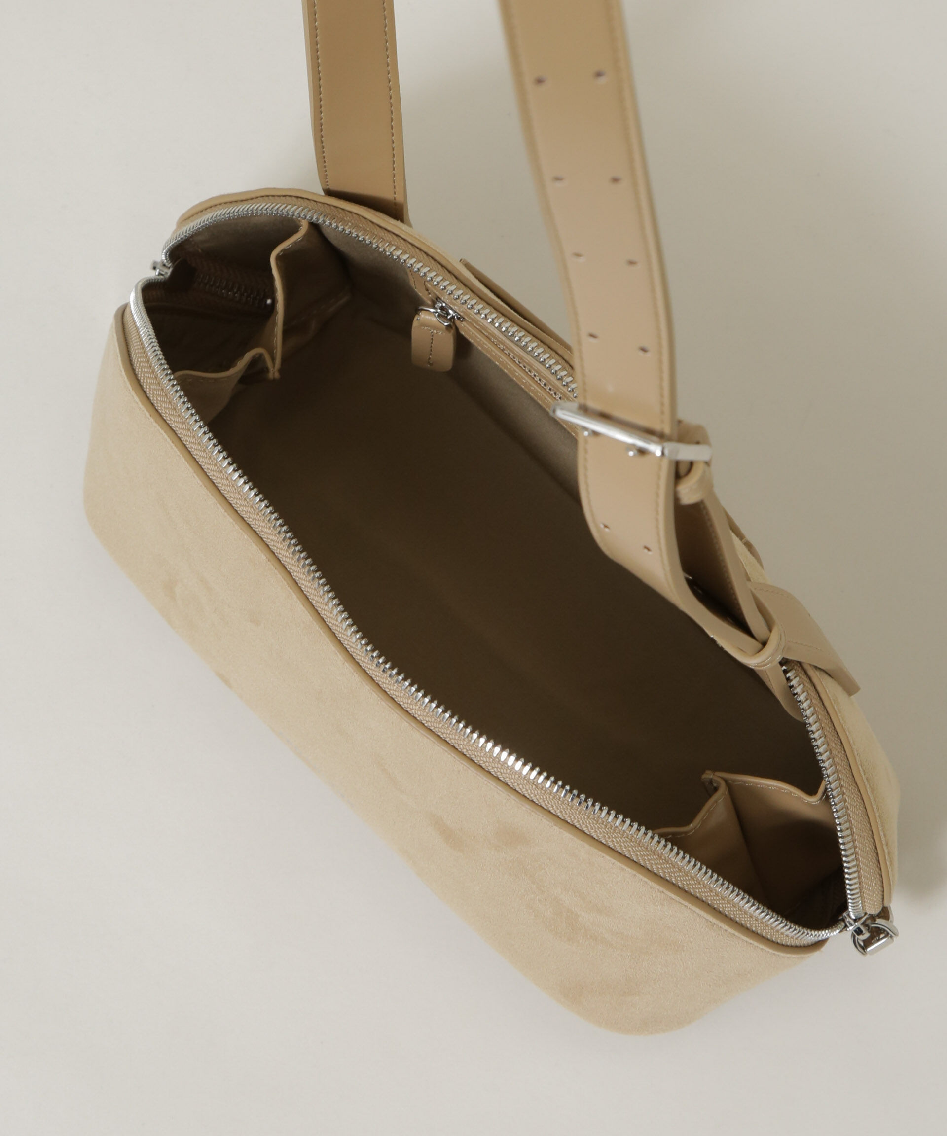 nano･universe「ADD CULUMN/FIGRE BODYBAG SUEDE」|ショルダー・メッセンジャー|