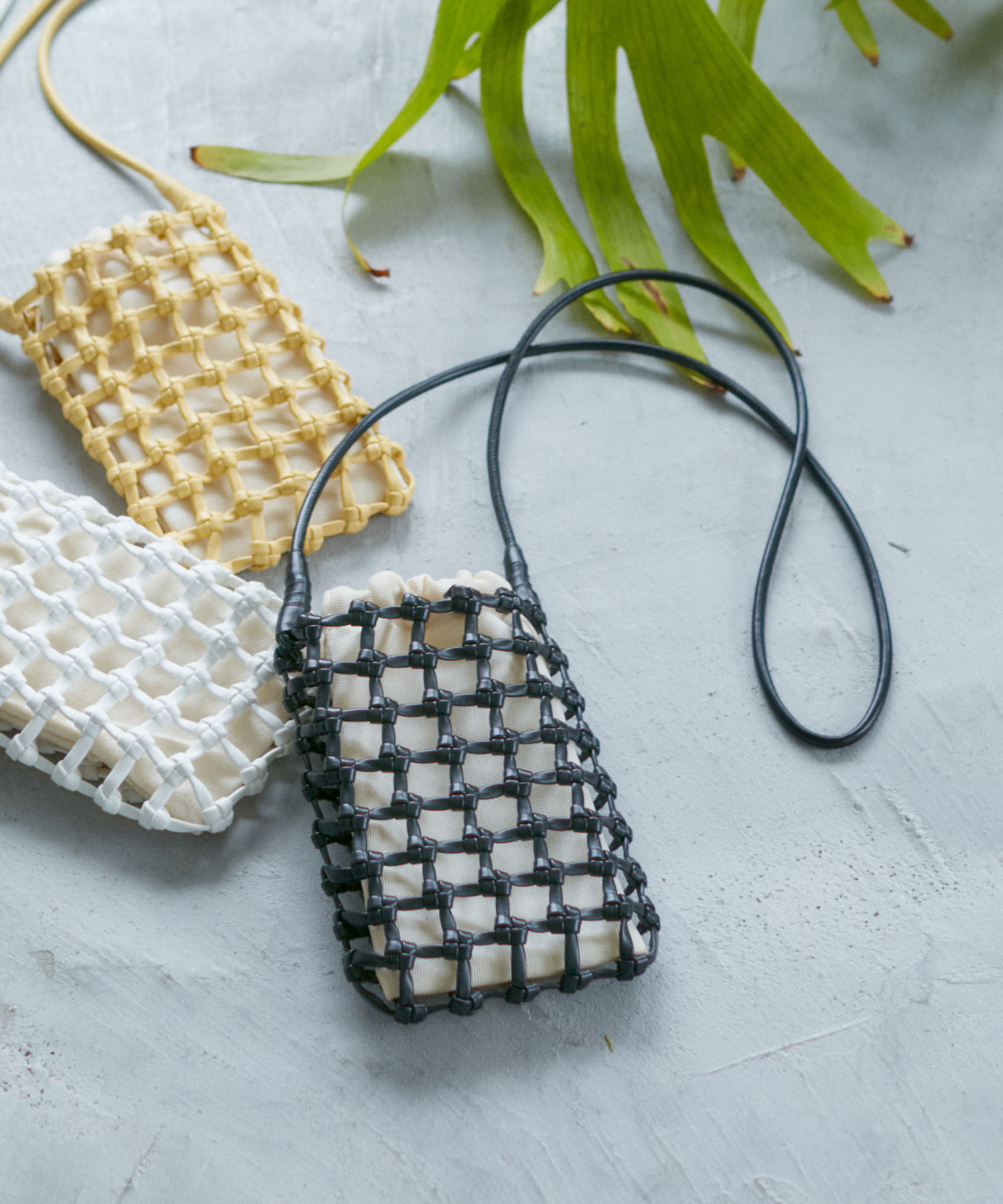 VIS「巾着付きメッシュミニショルダーバッグ」|ショルダー・メッセンジャー|ブラック(01)