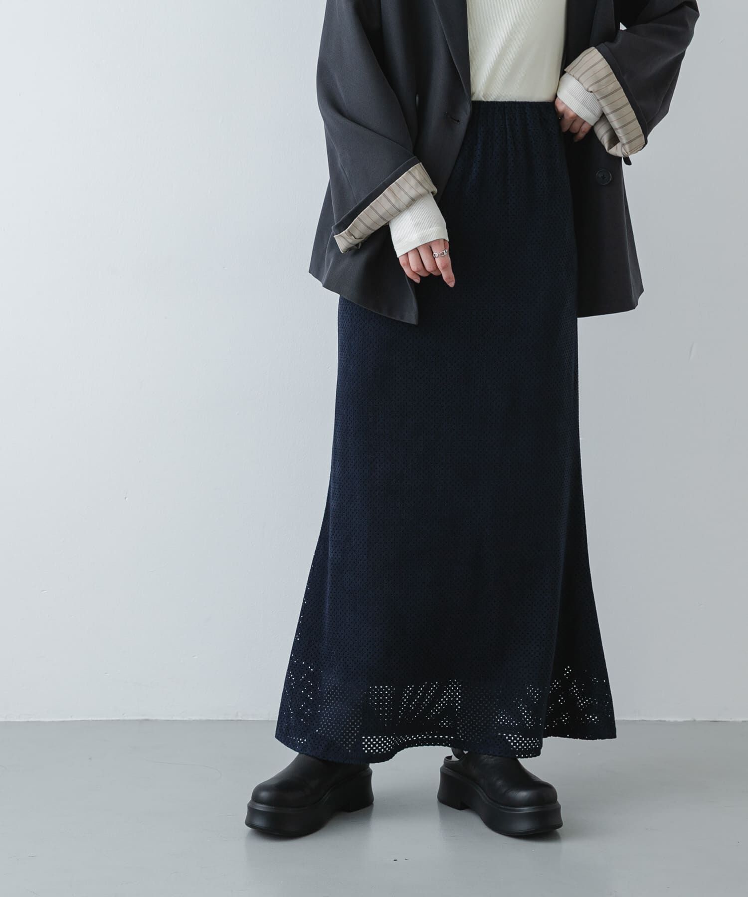 SENSE OF PLACE by URBAN RESEARCH「FSパンチングナロースカート」|スカート|ネイビー