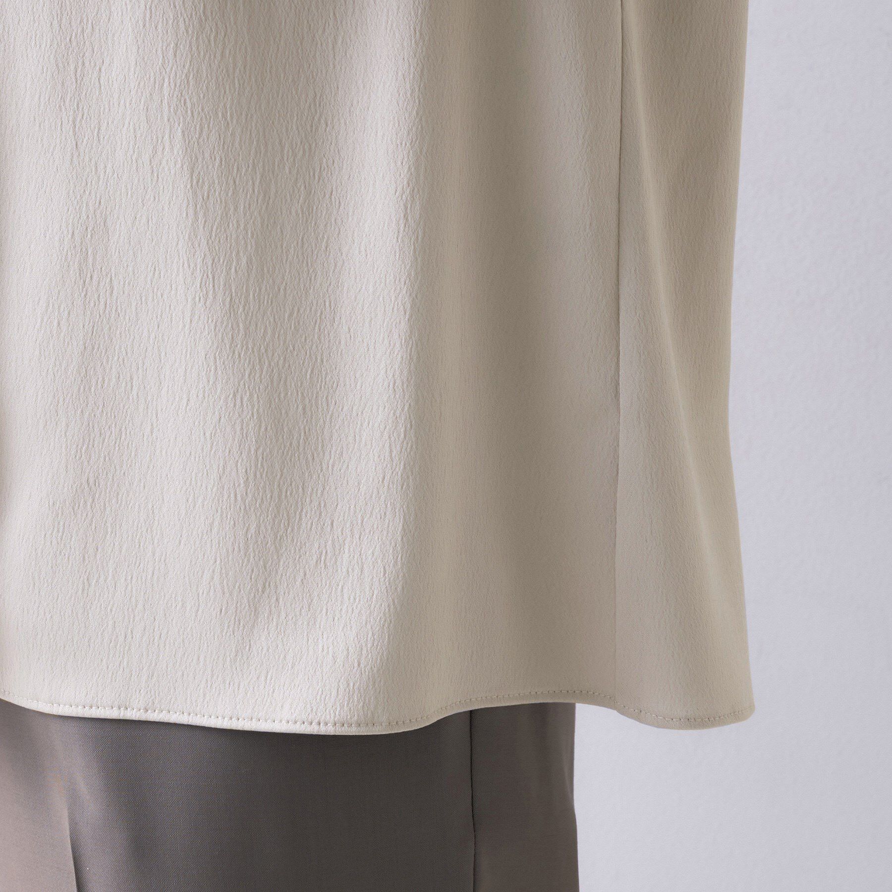 UNTITLED「【きれいめ/お仕事着】サテンドレープブラウス」|シャツ・ブラウス|