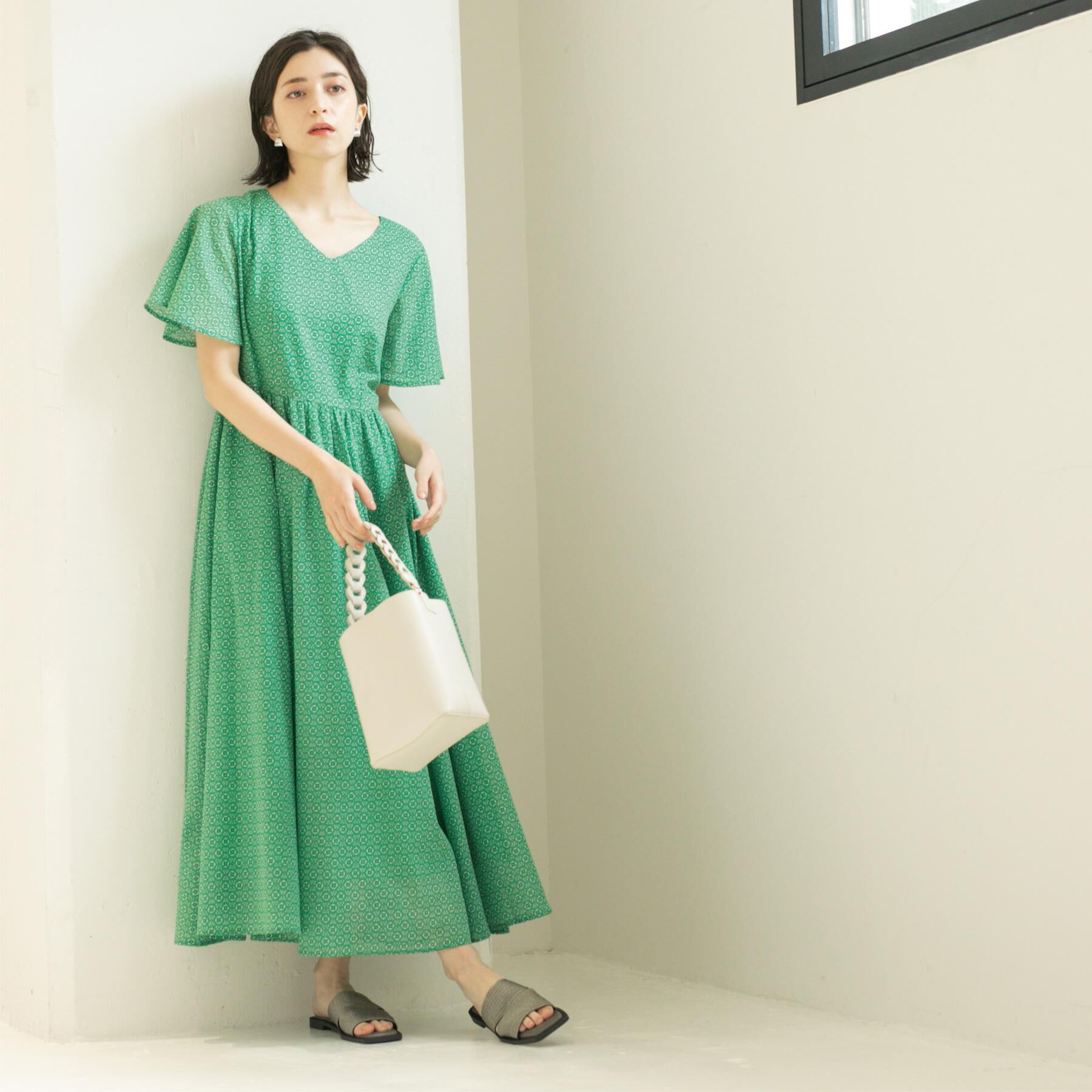 OPAQUE.CLIP「Vネックフィット＆フレアドレス/オーガニックコットン混【洗濯機洗い可】」|ワンピース|グリーン(122)