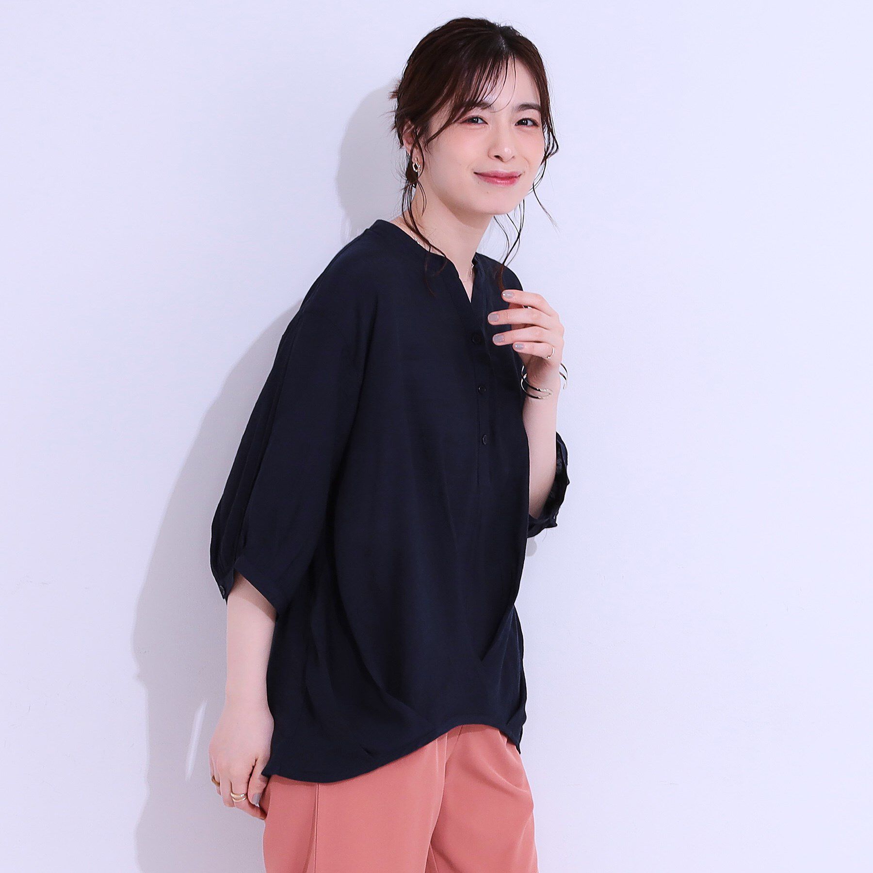 SHOO･LA･RUE「【S-LL】インせず腰回りすっきり フロントタックブラウス」|シャツ・ブラウス|