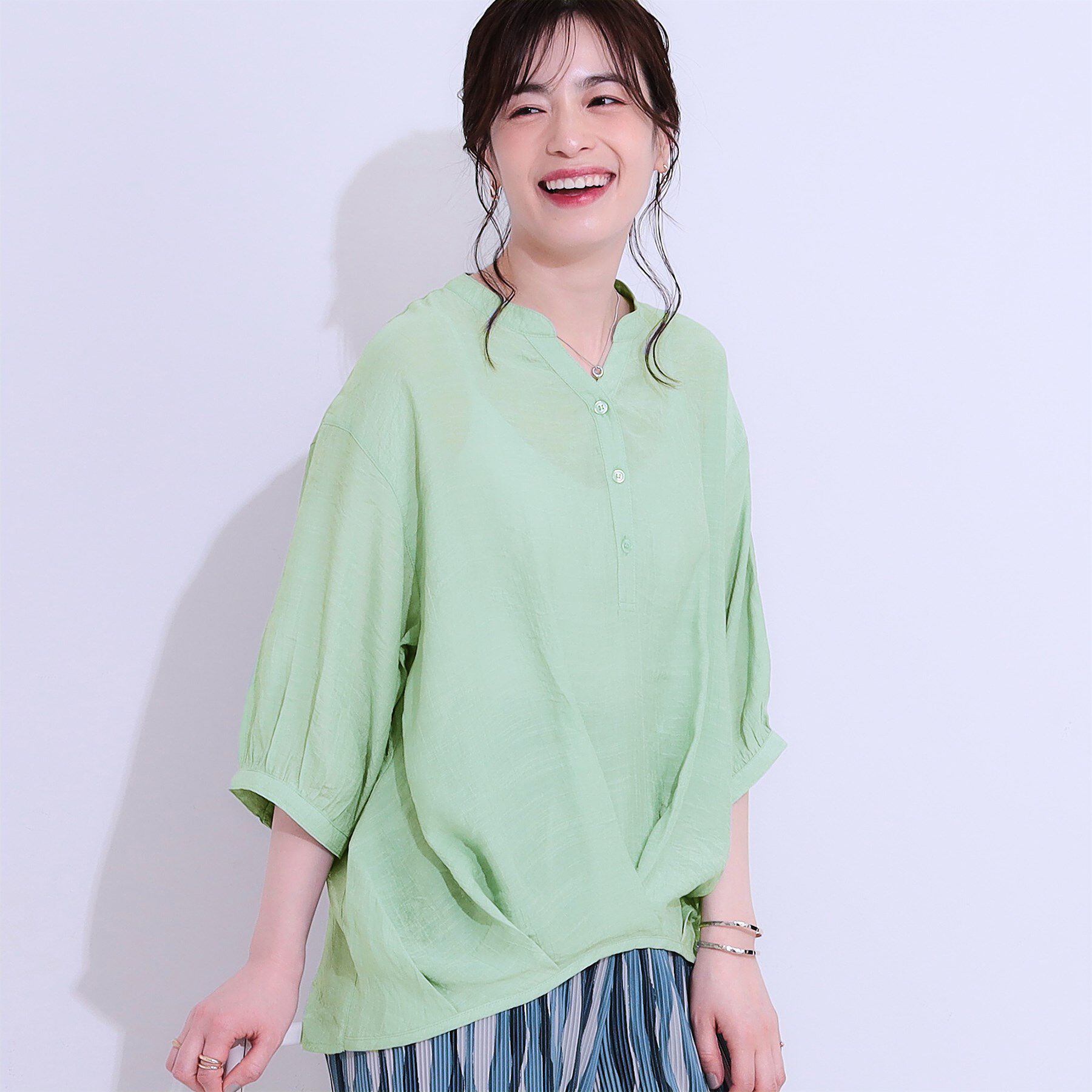 SHOO･LA･RUE「【S-LL】インせず腰回りすっきり フロントタックブラウス」|シャツ・ブラウス|ミントグリーン(02