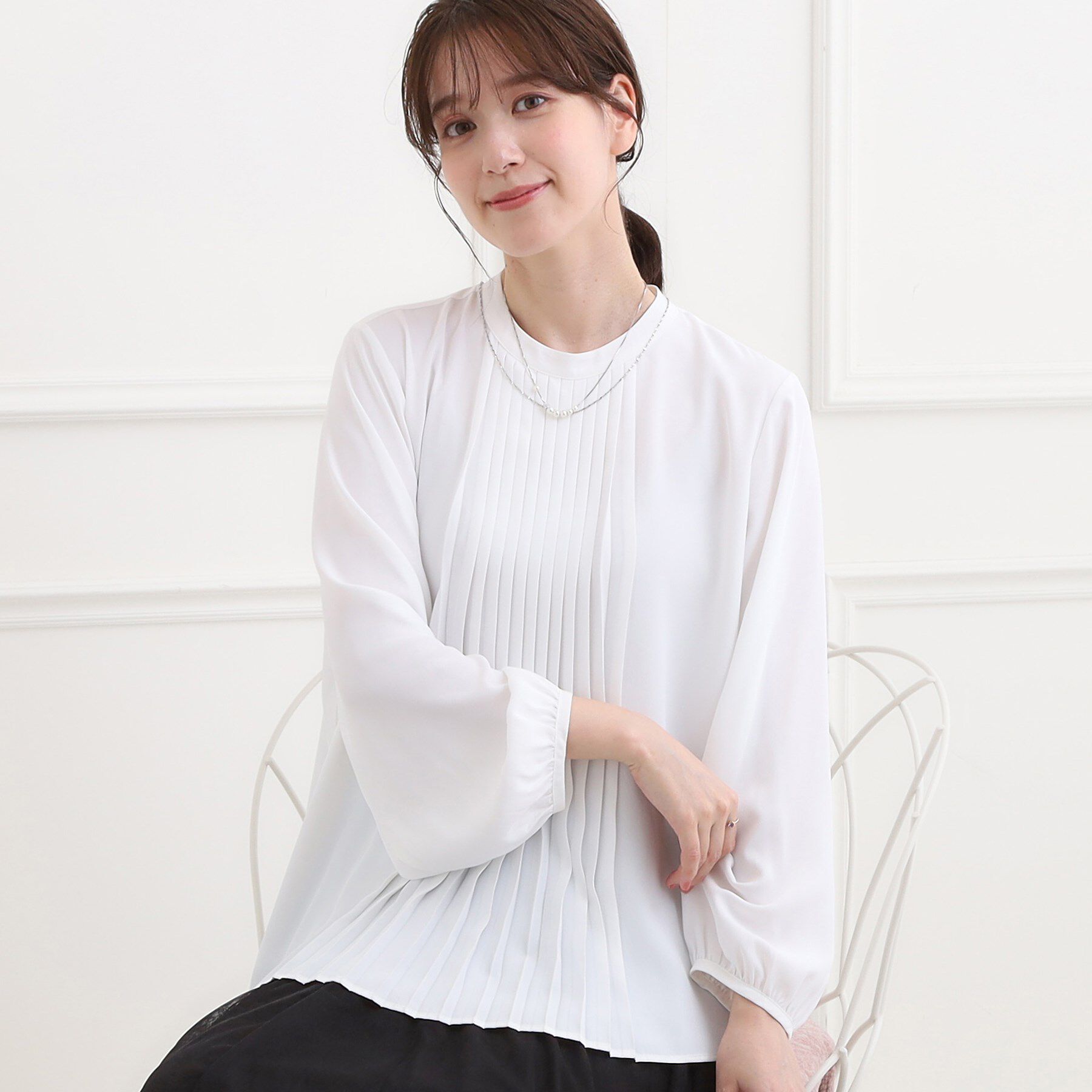 SHOO･LA･RUE「【洗濯機可/S-3L】大人上品な フロントプリーツブラウス」|シャツ・ブラウス|オフホワイト(003