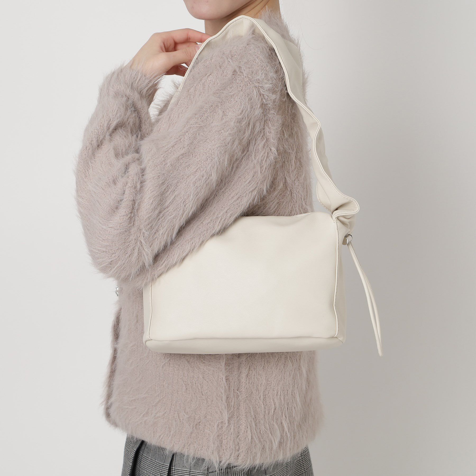 Ober Tashe「合皮ギャザーハンドルスクエアバッグ」|ハンドバッグ|