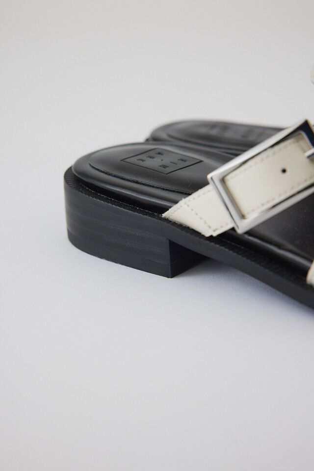 RIM.ARK 「Thumb leather flat sandal」|サンダル|