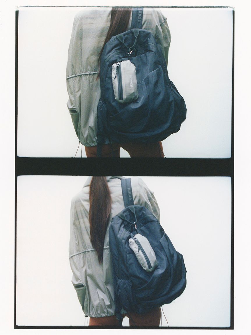 emmi atelier「【ONLINE限定カラー】eco 撥水ギャザーボディーバックパック」|リュック|