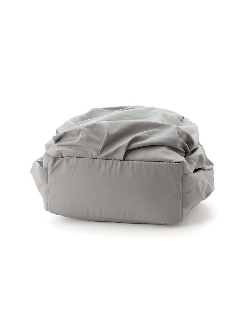 emmi atelier「【ONLINE限定カラー】eco 撥水ギャザーボディーバックパック」|リュック|