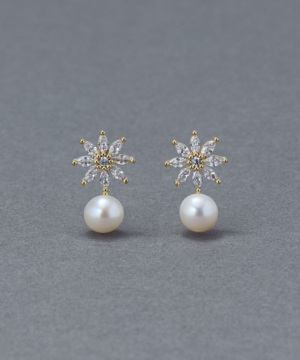 Phoebe「クリスタルペタルパールピアス」|ピアス|ゴールド