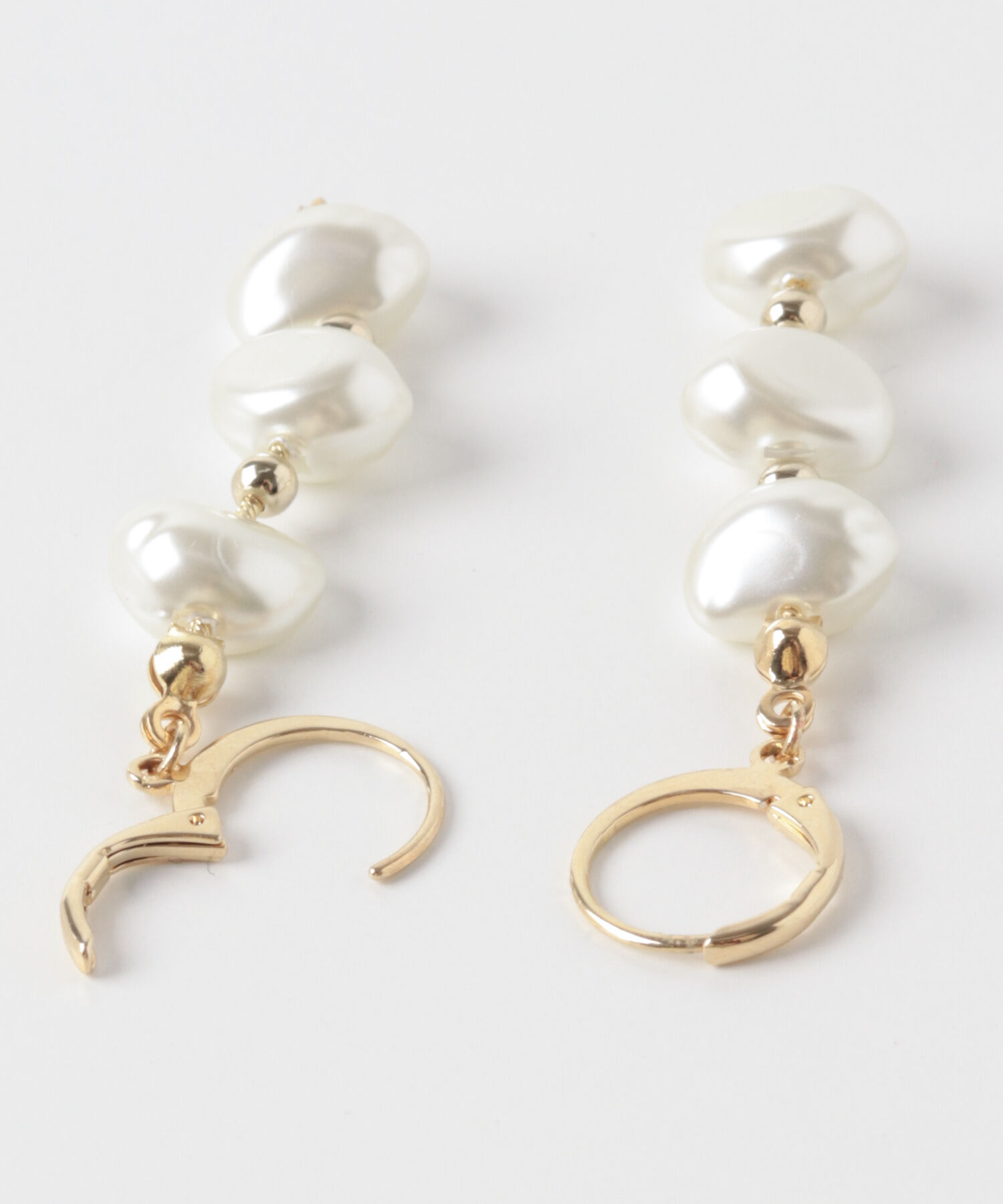 SMELLY「イビツパールスウィングフープピアス」|ピアス|