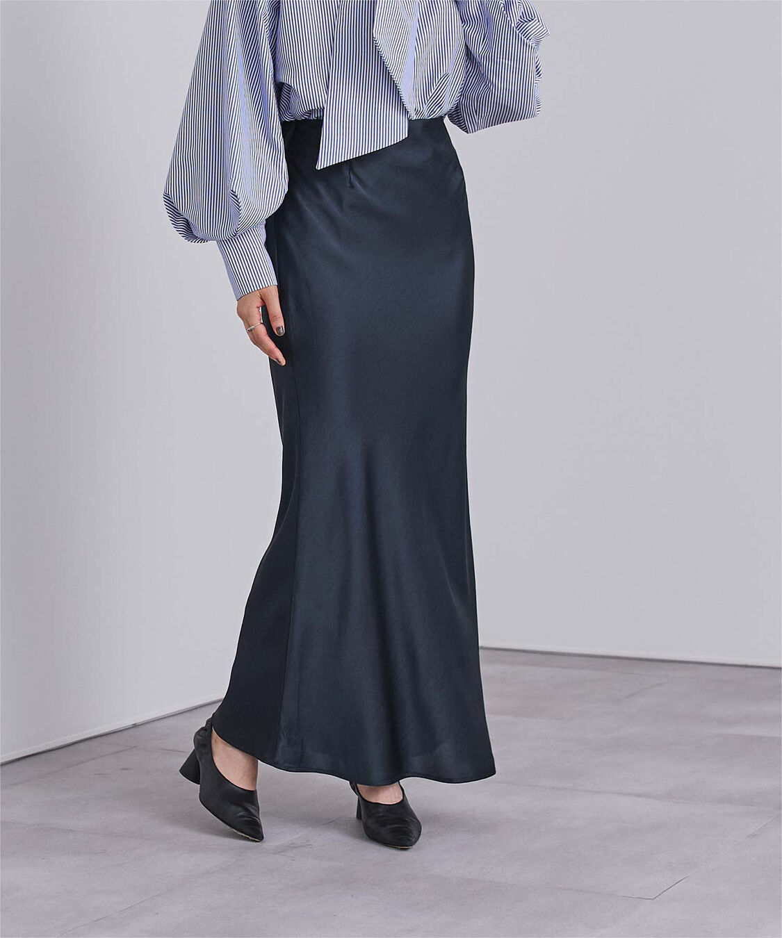 ur's「サテンマーメイドマキシスカート」|スカート|ネイビー