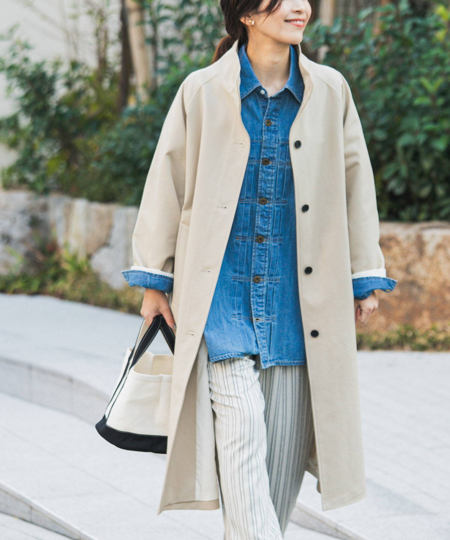 URBAN RESEARCH DOORS「BACKヨークスタンドカラーコート」|ノーカラーコート|ライトベージュ