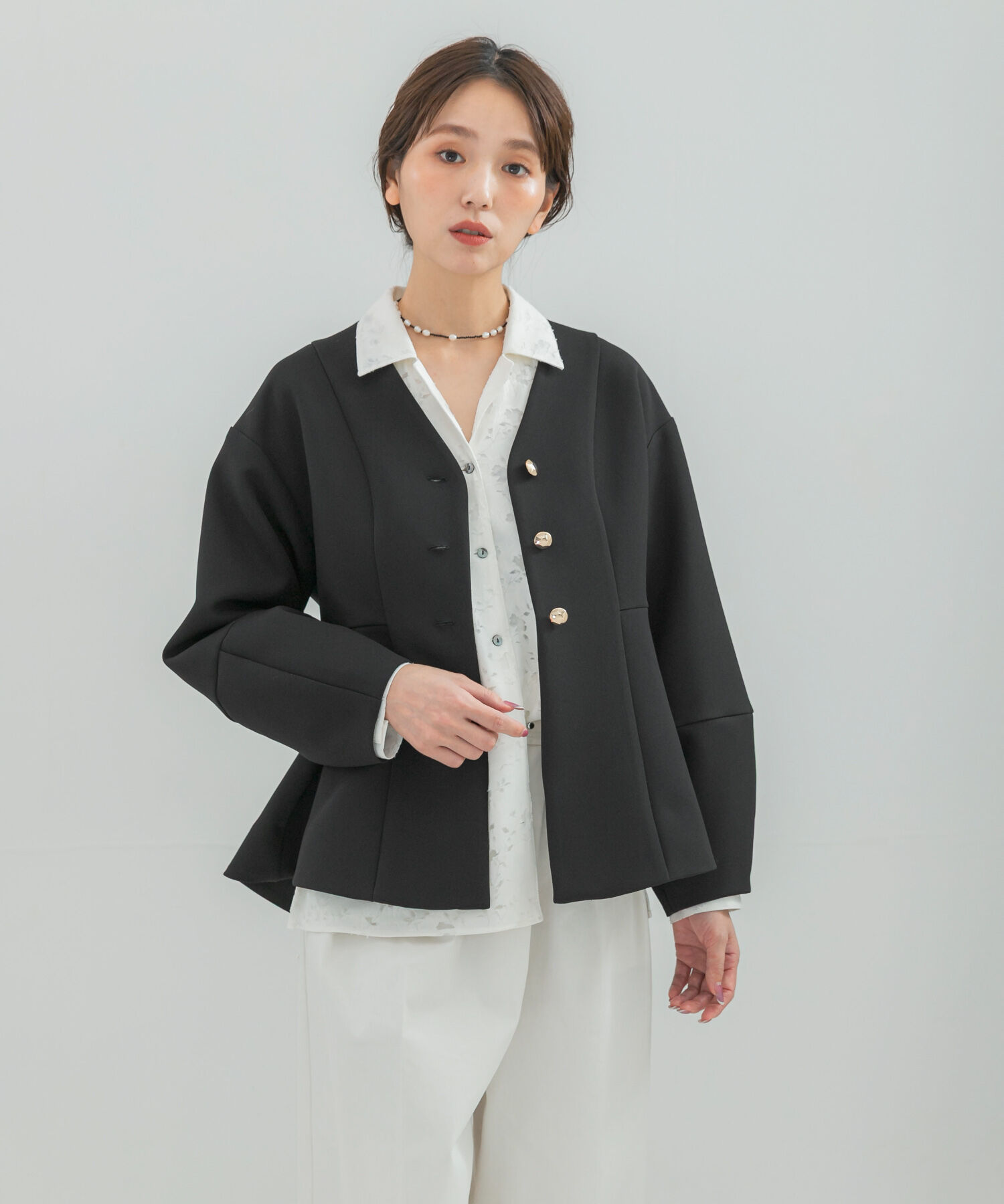 URBAN RESEARCH ROSSO「『WEB限定』デザインボタンペプラムツイルジャケット」|ノーカラージャケット|