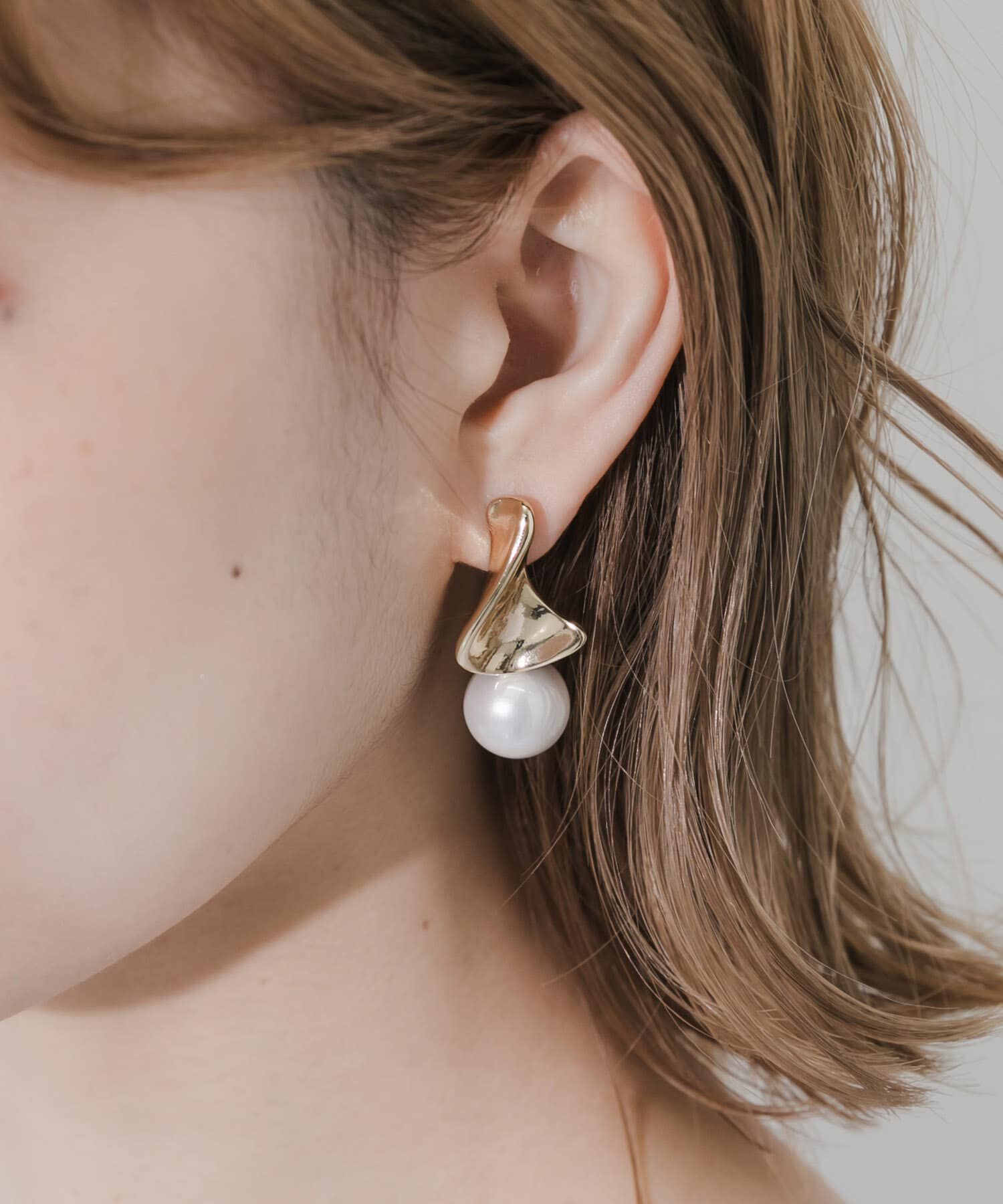 SMELLY「メタルウェーブパールピアス」|ピアス|ゴールド系その他