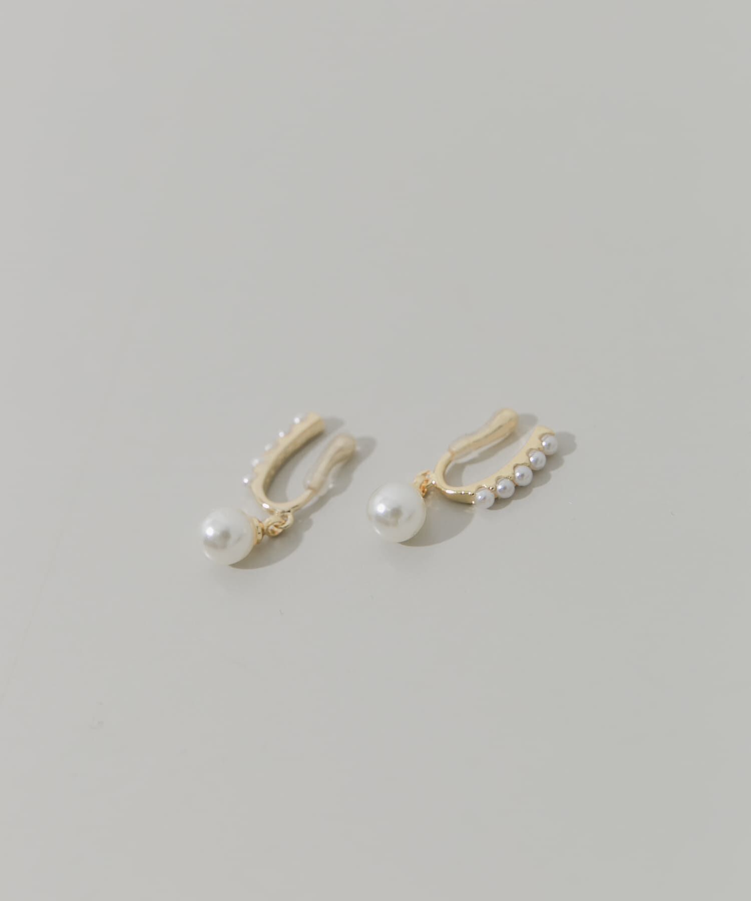 SMELLY「パールオメガイヤリング」|イヤリング|ゴールド系その他