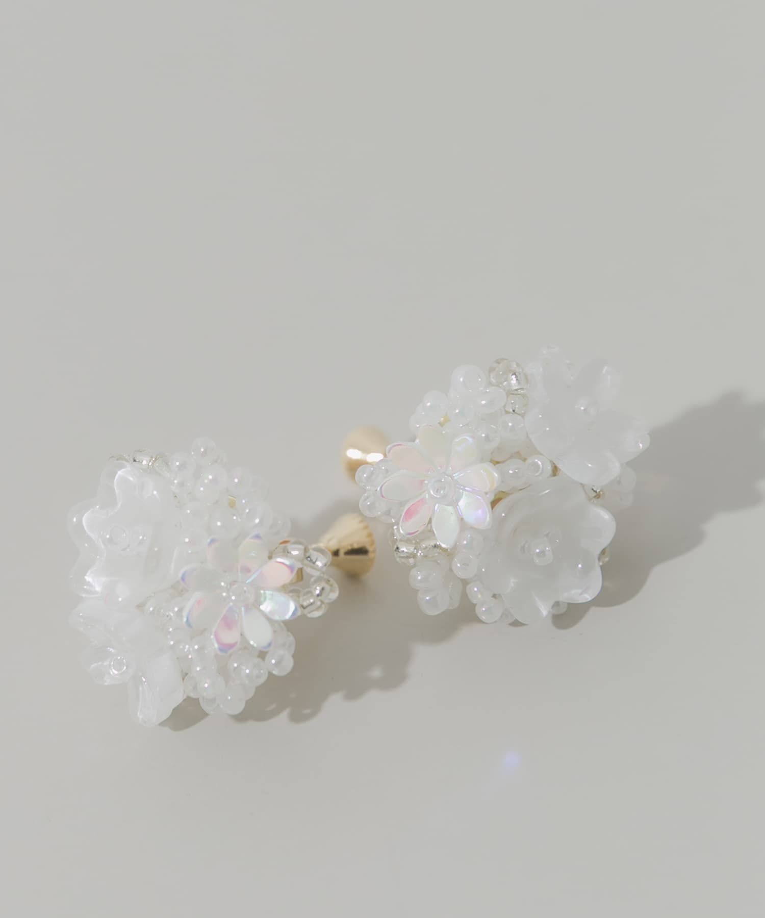 SMELLY「フラワービーズボリュームイヤリング」|イヤリング|