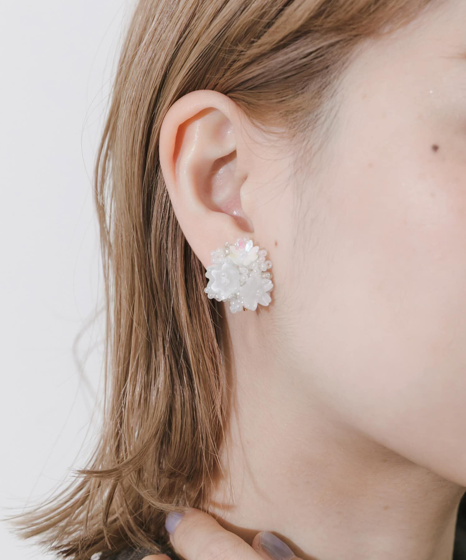 SMELLY「フラワービーズボリュームイヤリング」|イヤリング|