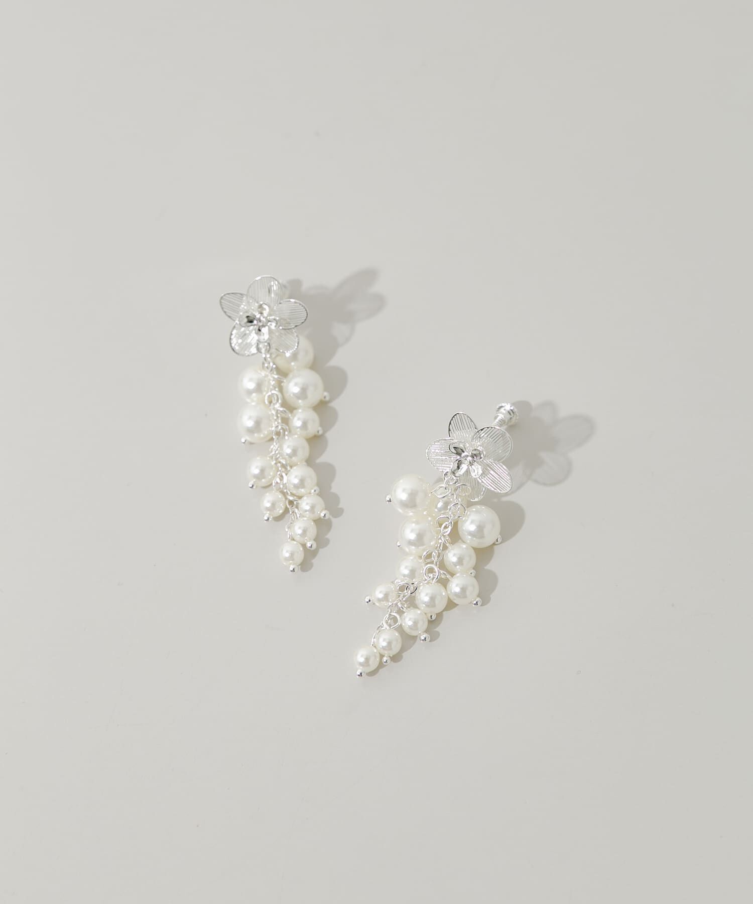 SMELLY「フラワーパールスウィングイヤリング」|イヤリング|