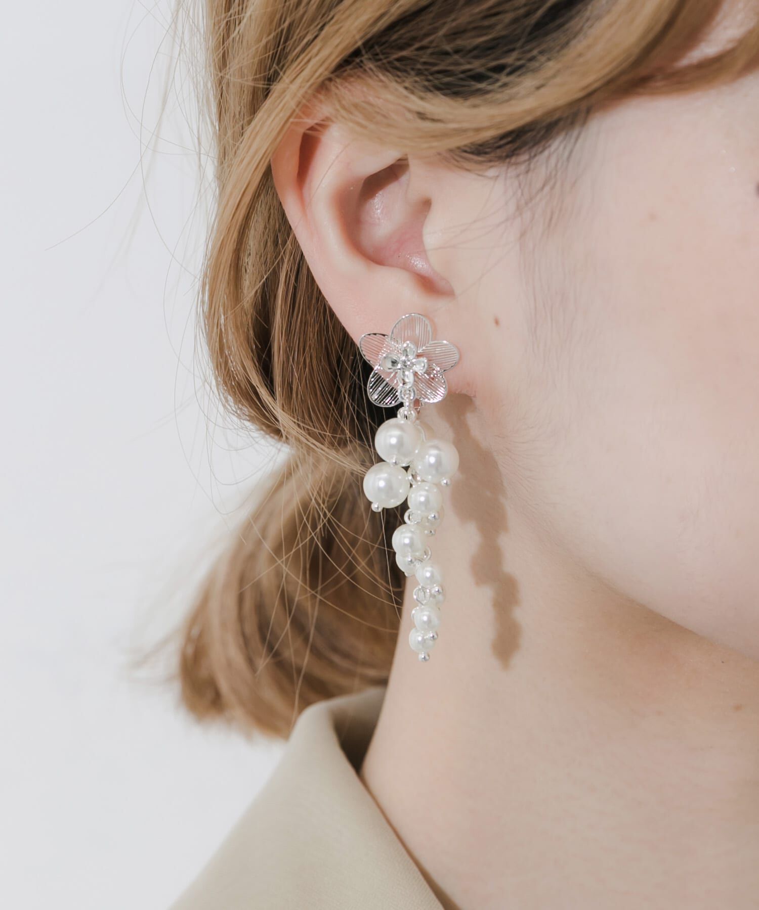 SMELLY「フラワーパールスウィングイヤリング」|イヤリング|