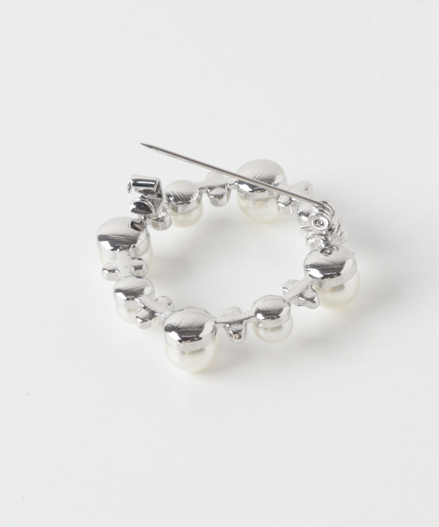 SMELLY「パールビジューラウンドブローチ」|ブローチ・コサージュ|