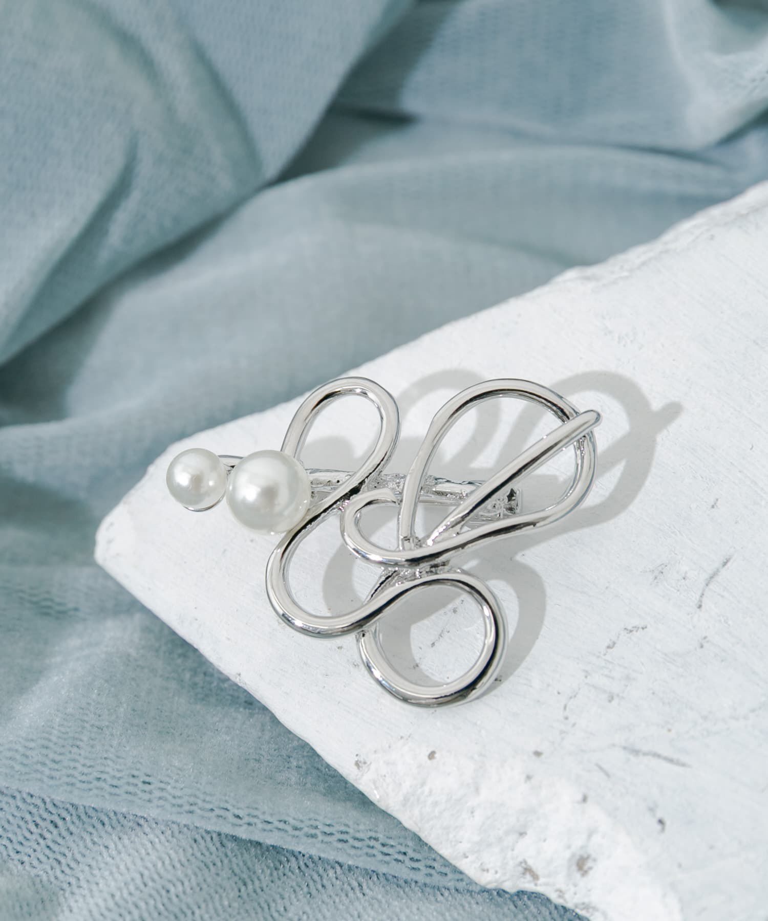 SMELLY「メタルラインポイントパールブローチ」|ブローチ・コサージュ|