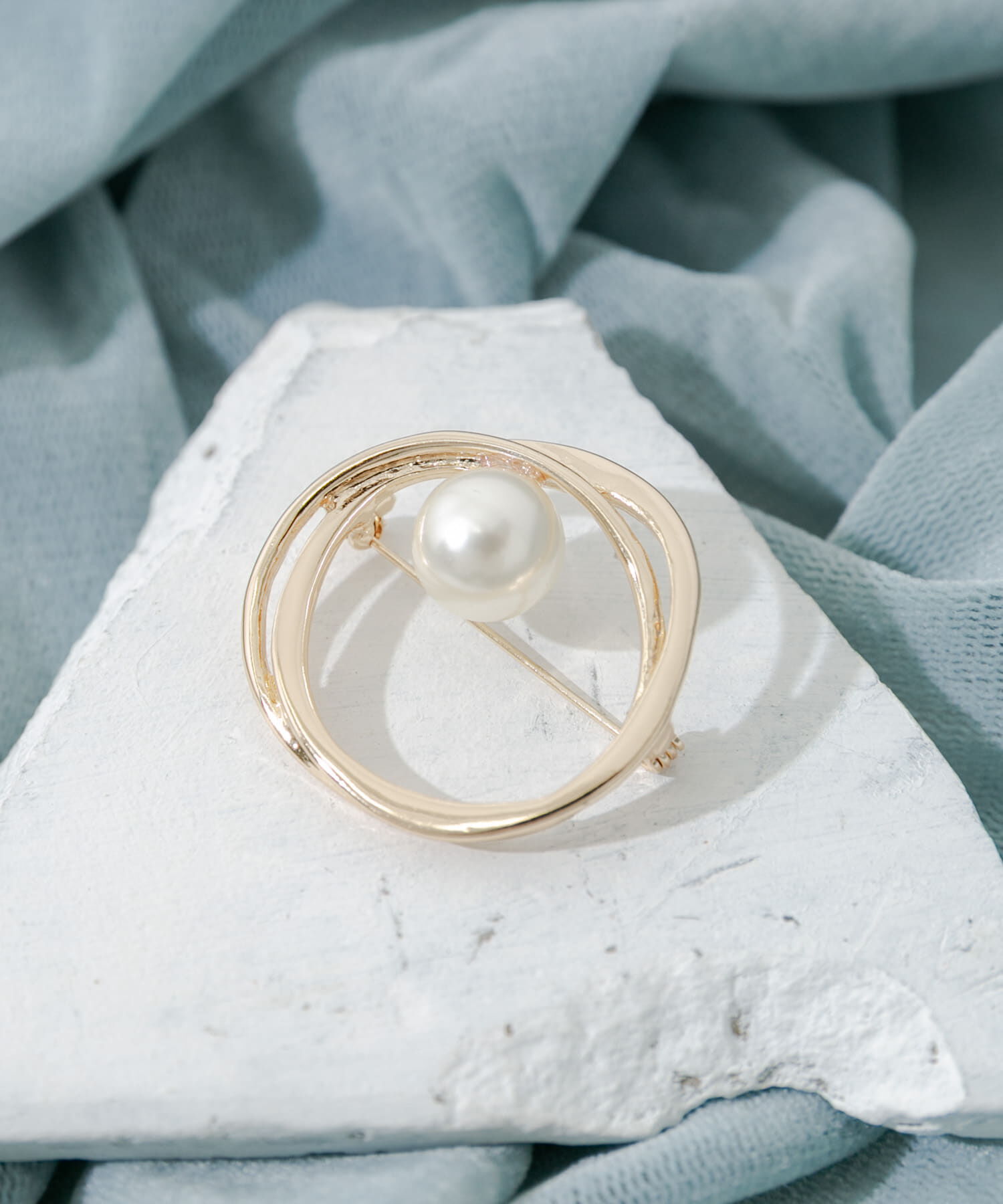 SMELLY「ニュアンスサークルポイントパールブローチ」|ブローチ・コサージュ|