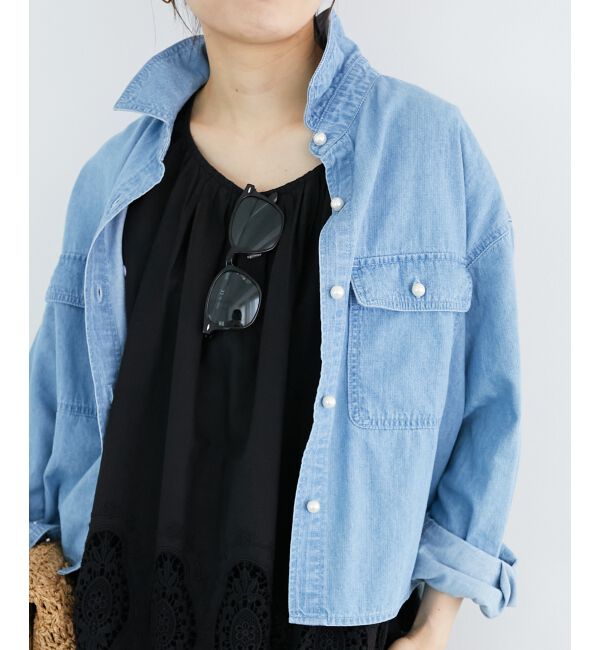  「《軽い素材》パールボタンコンパクトデニムシャツ」|シャツ・ブラウス|
