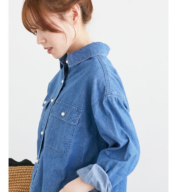  「《軽い素材》パールボタンコンパクトデニムシャツ」|シャツ・ブラウス|