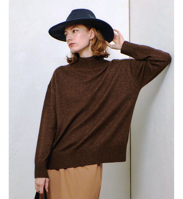 allureville「シャイニーラクーンバックスリットプルオーバー」|ニット・セーター|ダークブラウン
