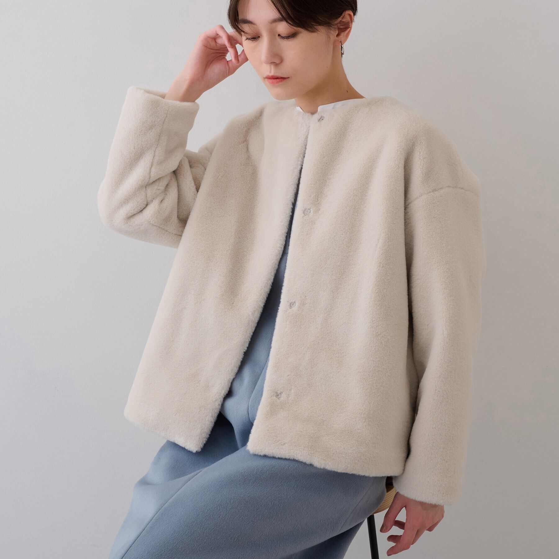 INDIVI「【トレンドコート】大人フェイクファーコート」|ノーカラーコート|