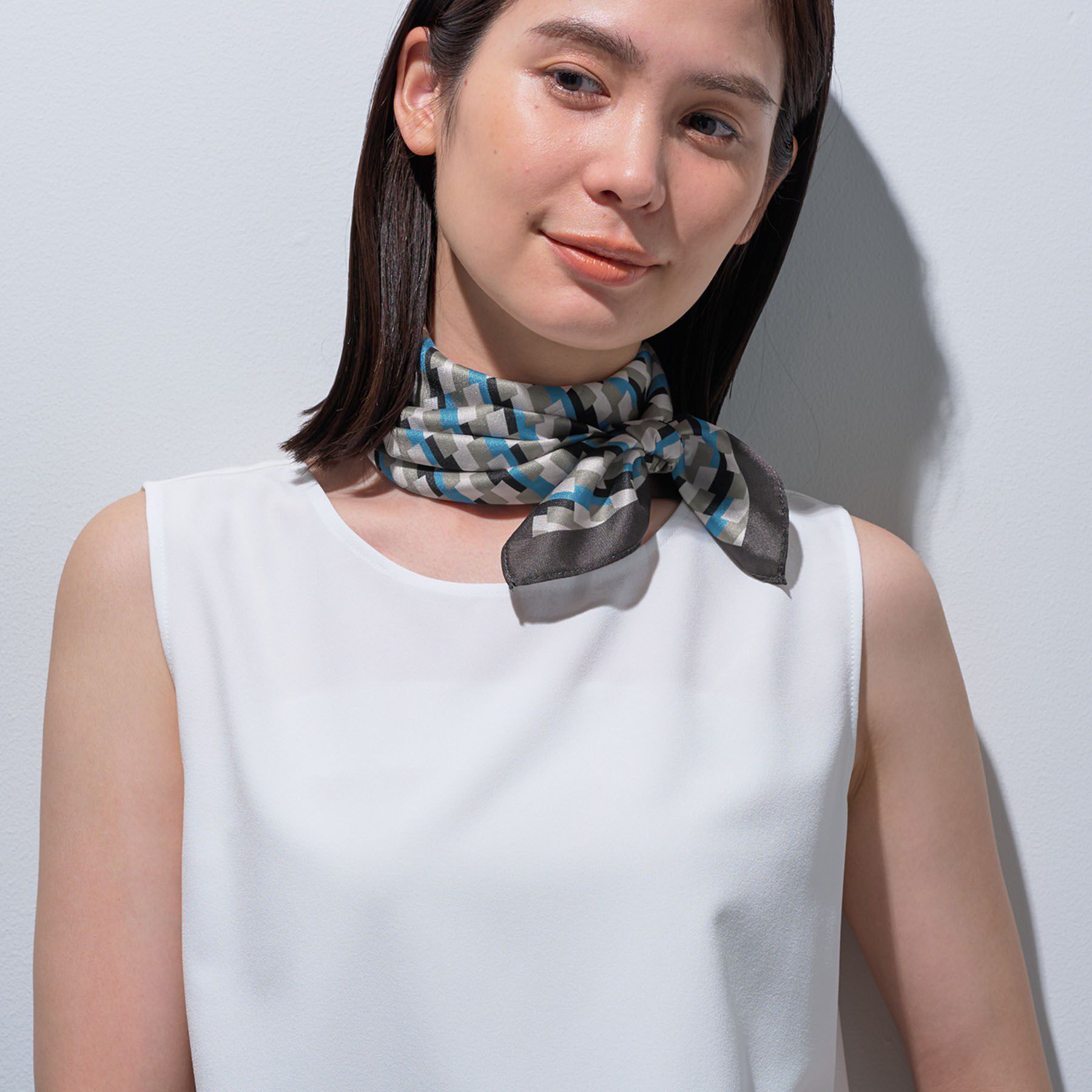 INDIVI「【70㎝四方】キカ柄スカーフ」|バンダナ・スカーフ|