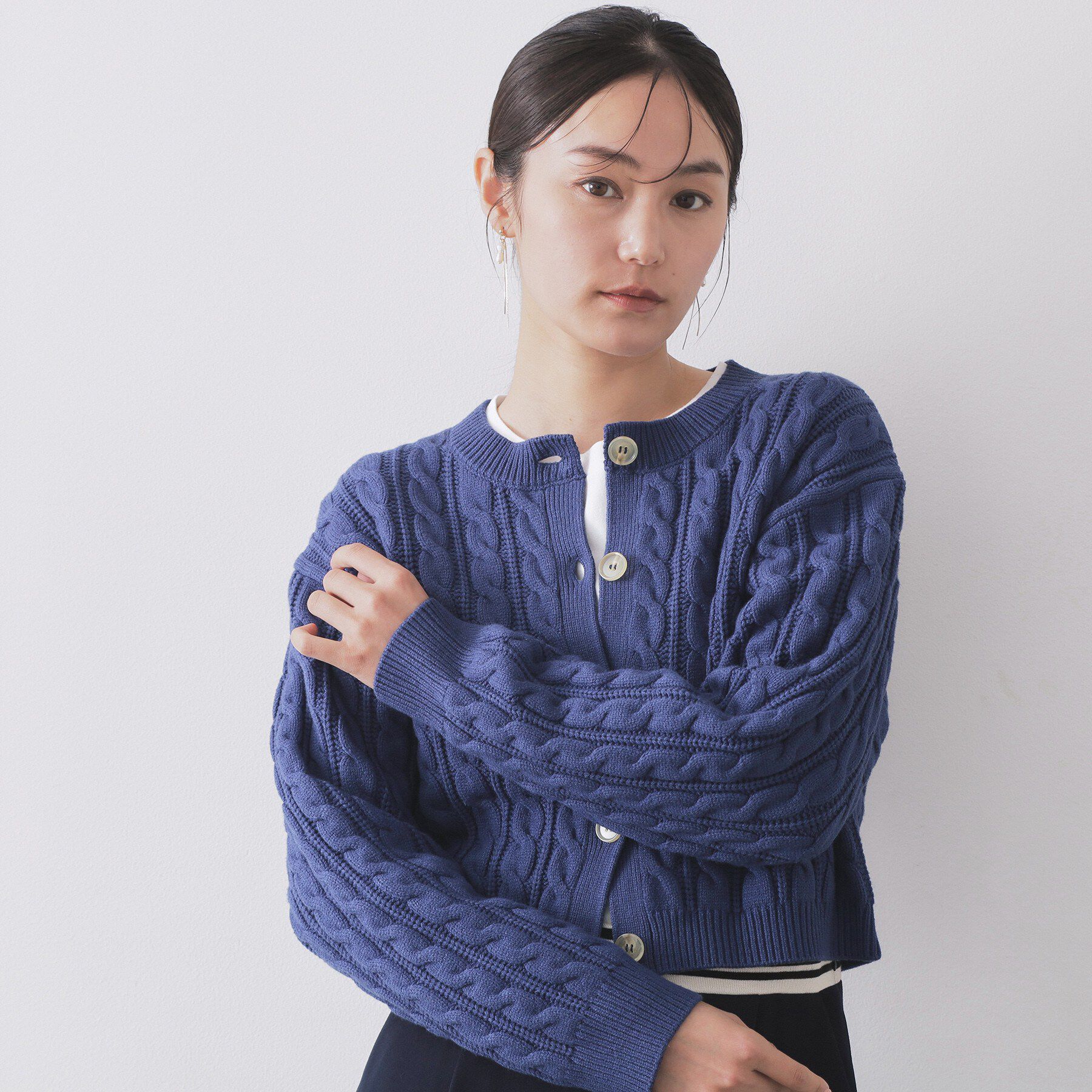 OPAQUE.CLIP「ケーブルミドルゲージニットカーディガン【洗濯機OK】」|カーディガン|ブルー(093)