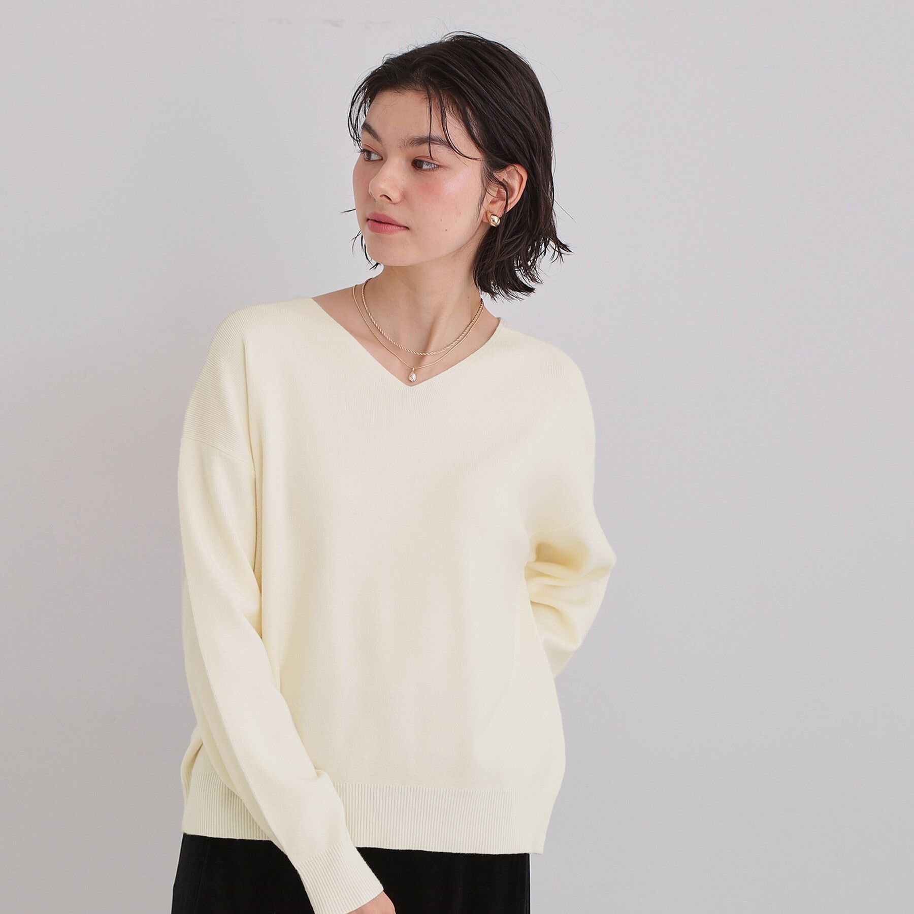 THE SHOP TK「【すっきりシルエットが叶う】大人のためのVネックニット/毛玉になりにくい/静電気防止/洗濯機OK」|ニット・セーター|