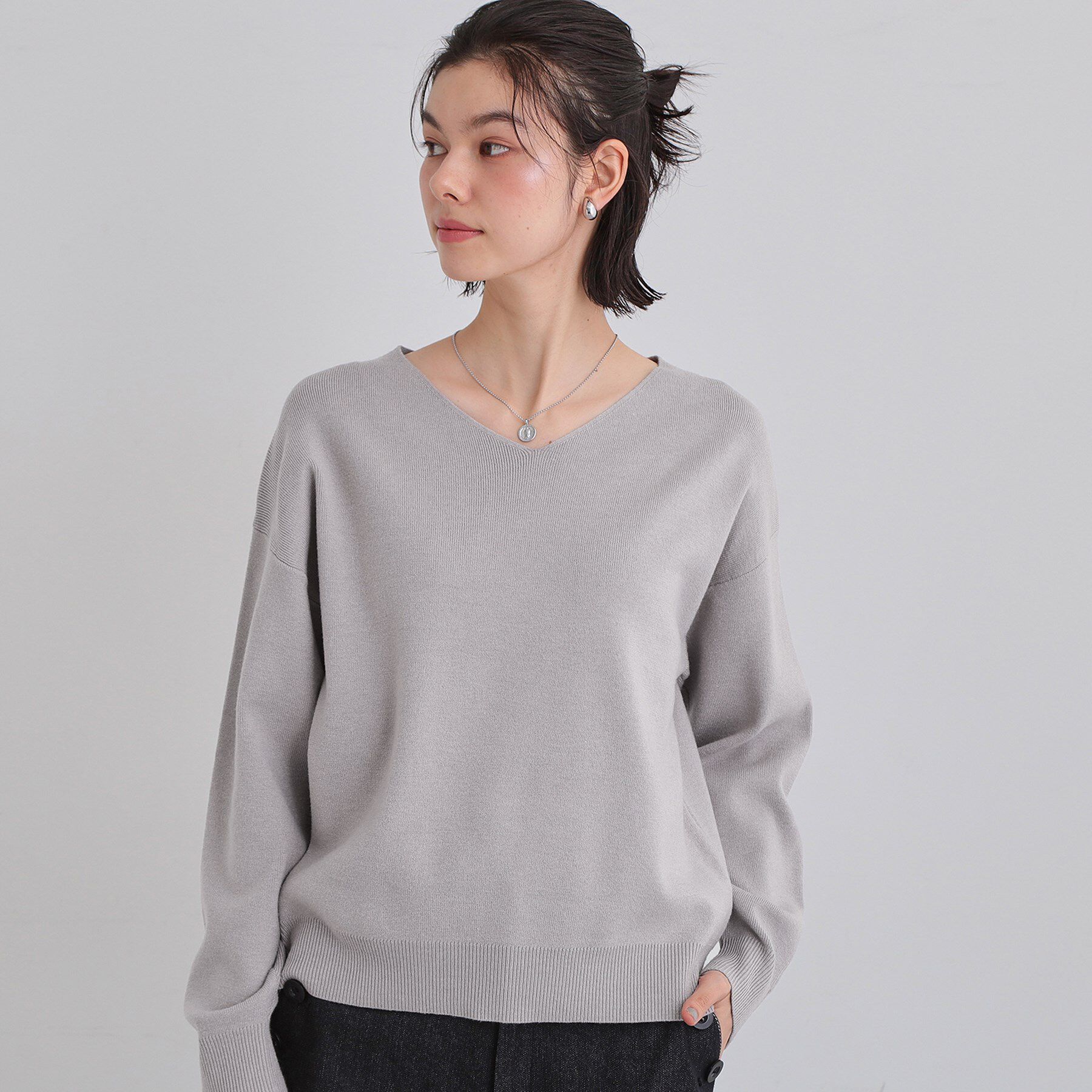 THE SHOP TK「【すっきりシルエットが叶う】大人のためのVネックニット/毛玉になりにくい/静電気防止/洗濯機OK」|ニット・セーター|