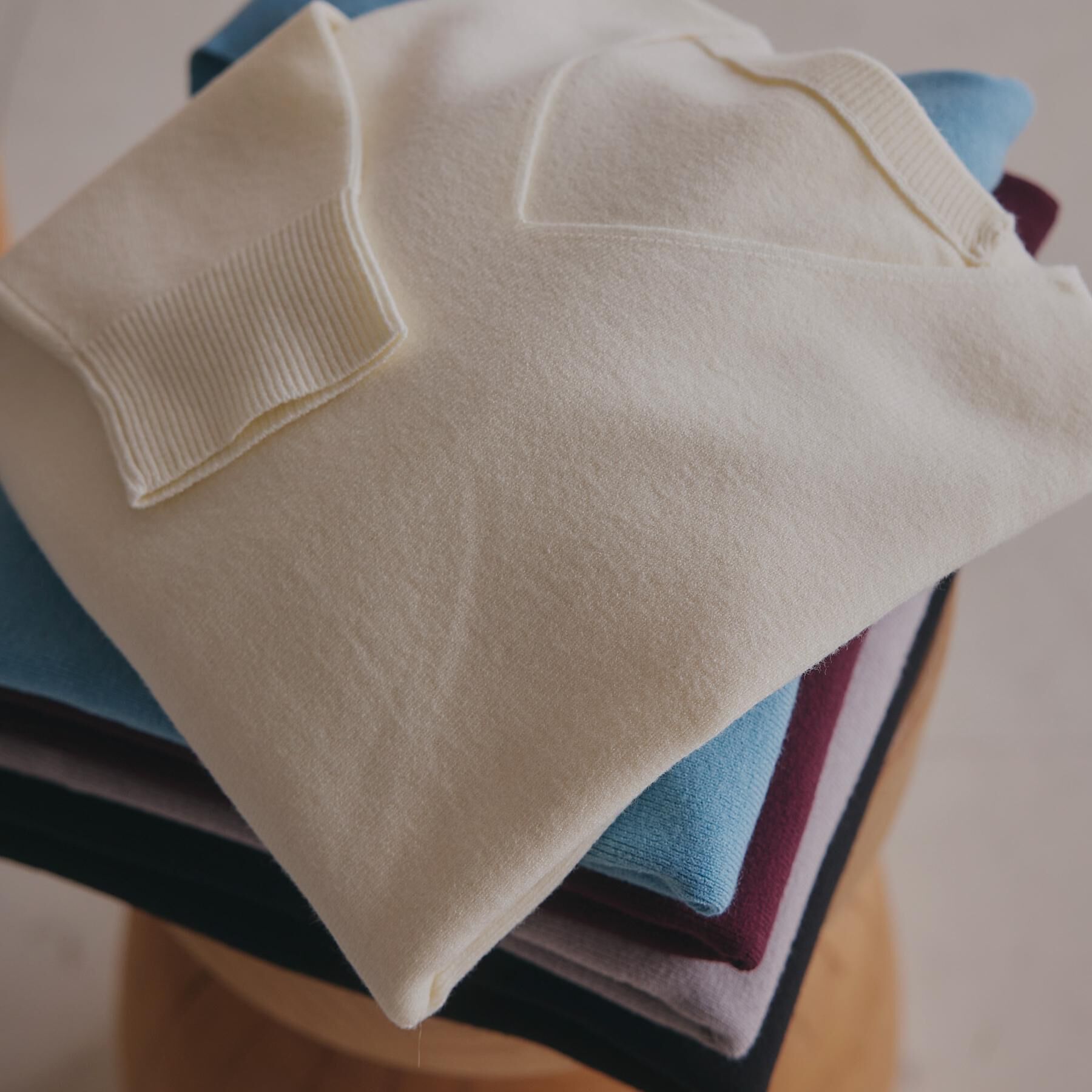 THE SHOP TK「【すっきりシルエットが叶う】大人のためのVネックニット/毛玉になりにくい/静電気防止/洗濯機OK」|ニット・セーター|