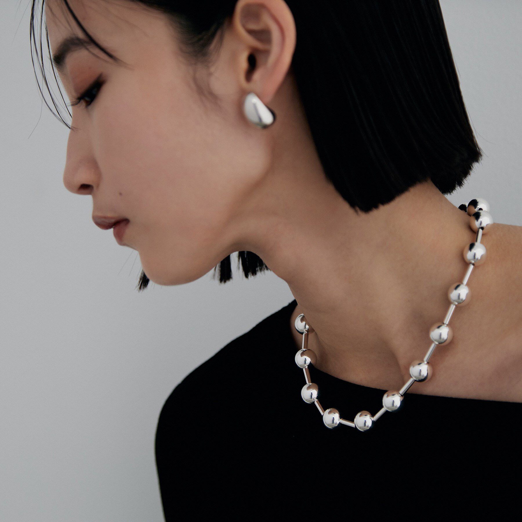 COCOSHNIK ONKITSCH「シルバー ホロウボールコネクテッド ネックレス」|ネックレス|