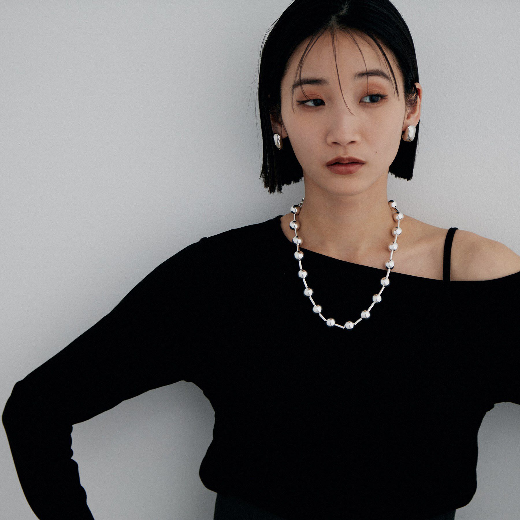 COCOSHNIK ONKITSCH「シルバー ホロウボールコネクテッド ネックレス」|ネックレス|