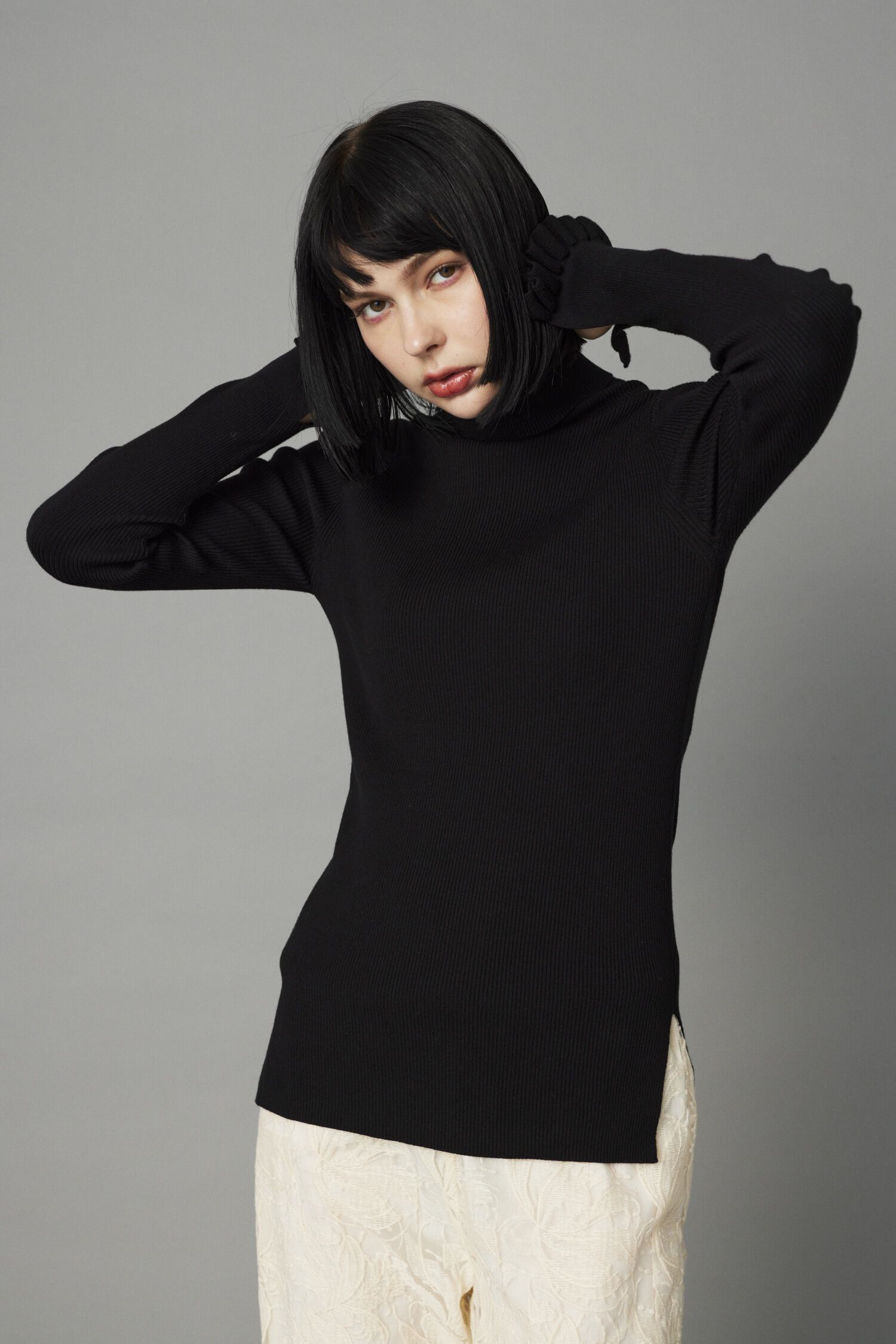 HeRIN.CYE「Cuff frill knit tops」|ニット・セーター|BLK