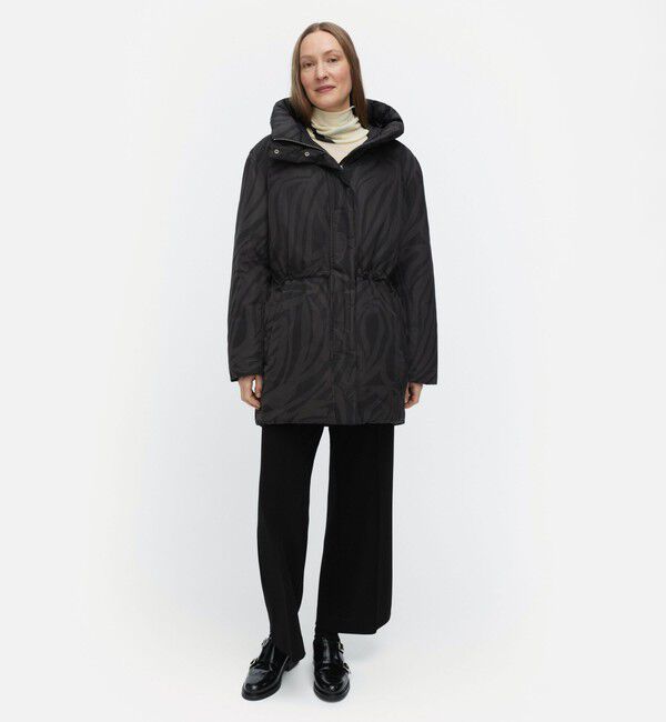 Marimekko「【一部店舗・オンラインストア限定】Kaannos Jokuraita ダウンコート」|その他|ﾌﾞﾗｯｸ&times;ﾀﾞｰｸｸﾞﾚｰ