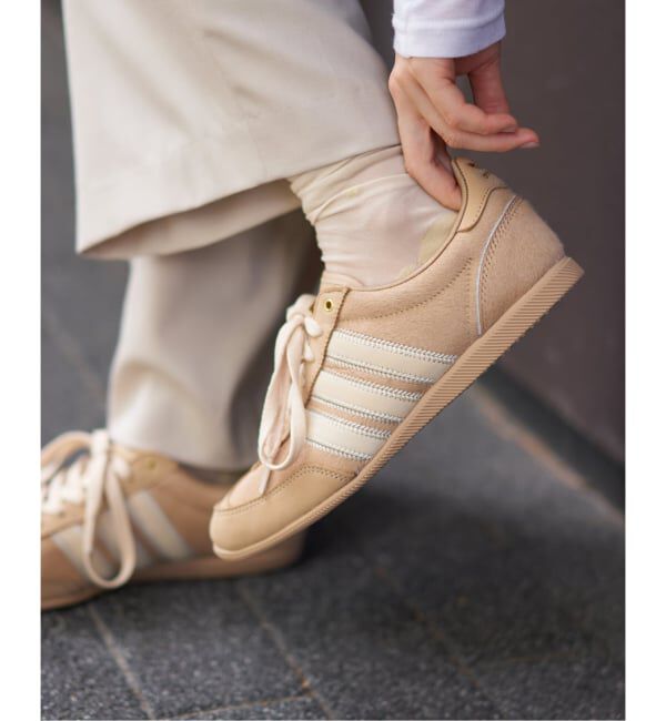 IENA「adidas originals JAPAN W スニーカー JS4028/JP6148」|スニーカー|ベージュ