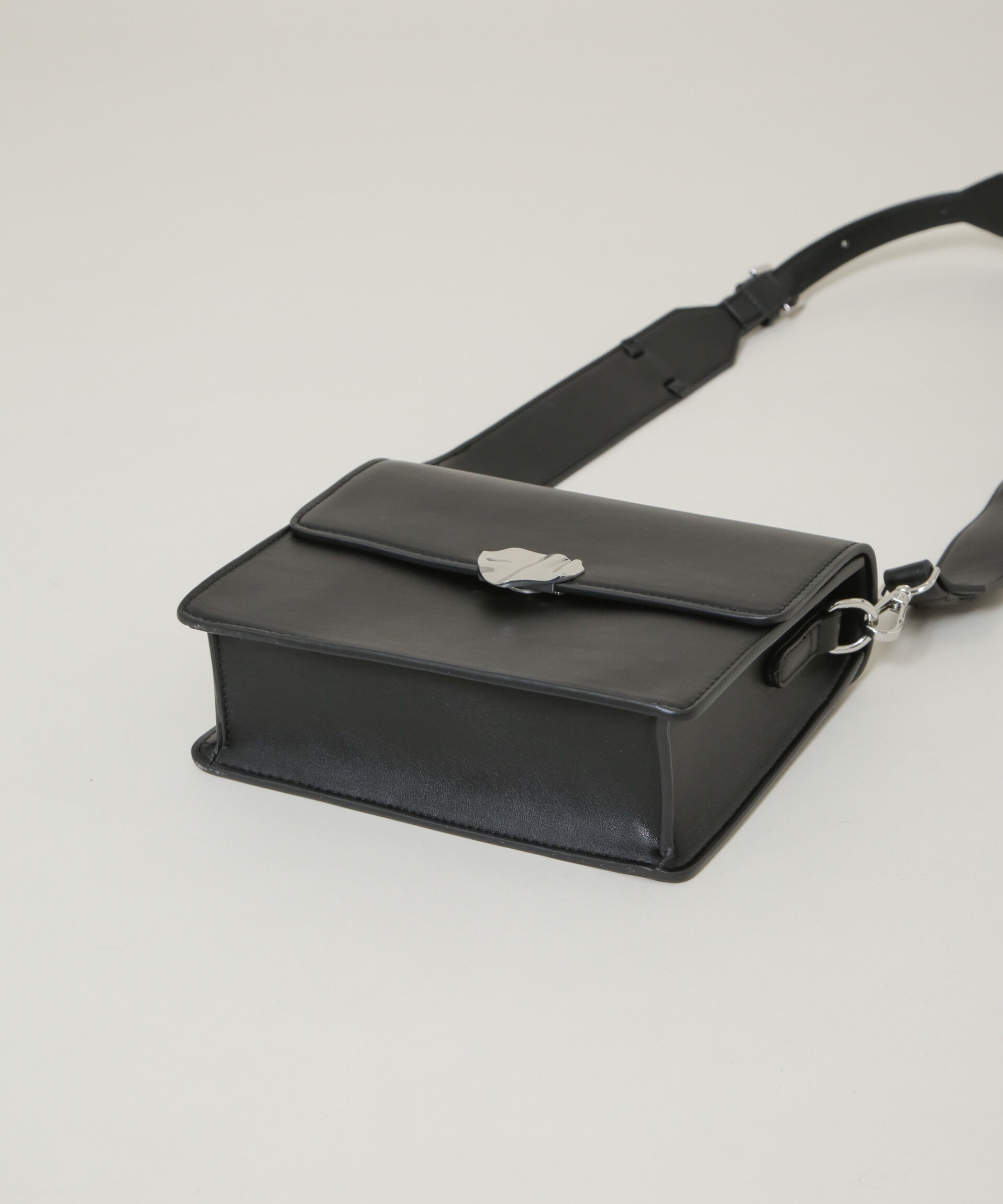 nano･universe「HVISK/Cayman」|ショルダー・メッセンジャー|