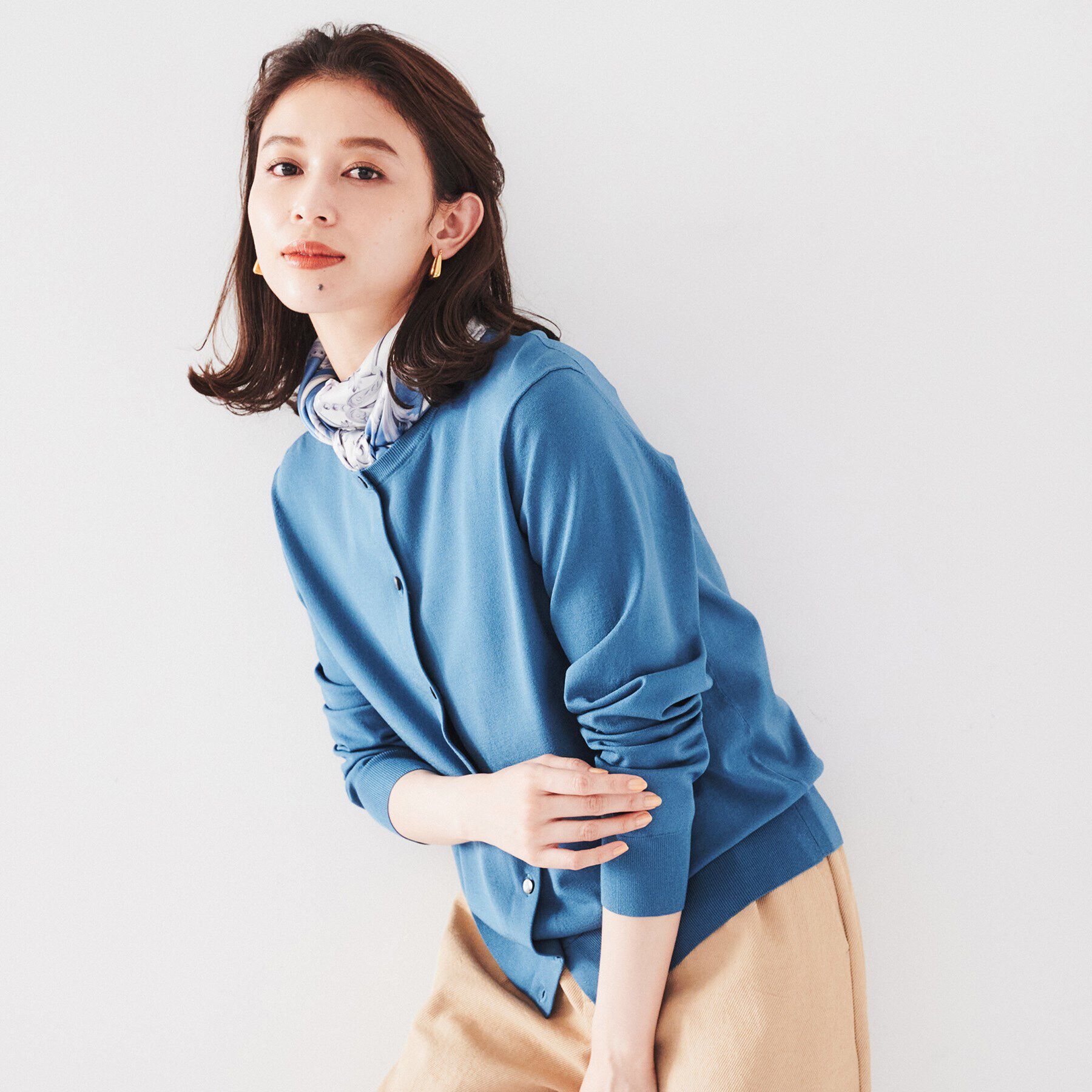 UNTITLED「【薄手素材/アンサンブル可能/】レーヨンストレッチ クルーネックカーディガン」|カーディガン|