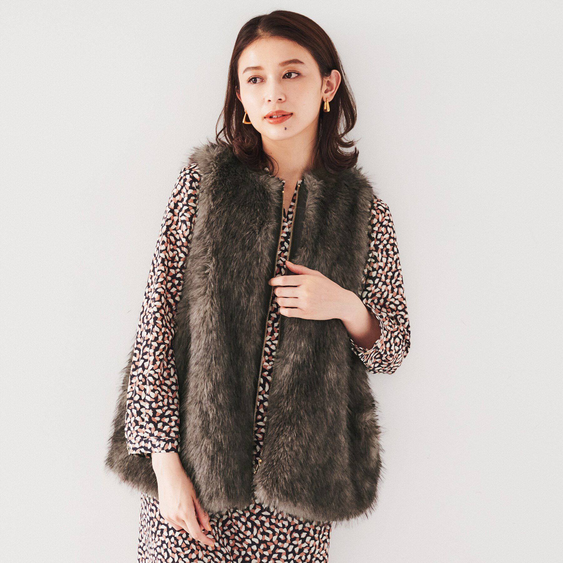 UNTITLED「【トレンド/モード】フェイクファーベスト」|ベスト・ジレ|ブラウン(043)