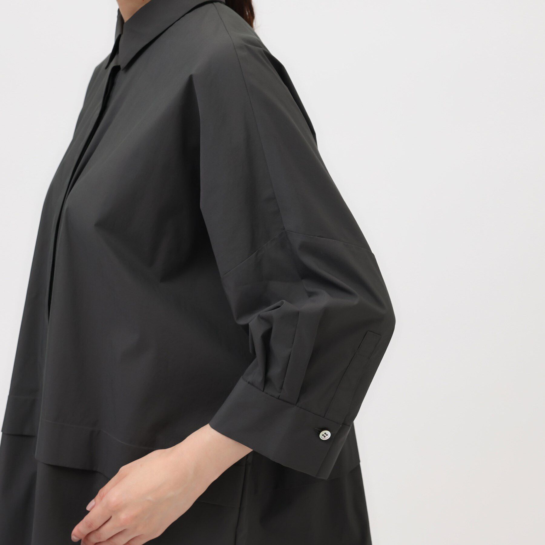 UNTITLED「【洗える/一枚で着映え/ゆったり】7分袖フォルムシャツ」|シャツ・ブラウス|