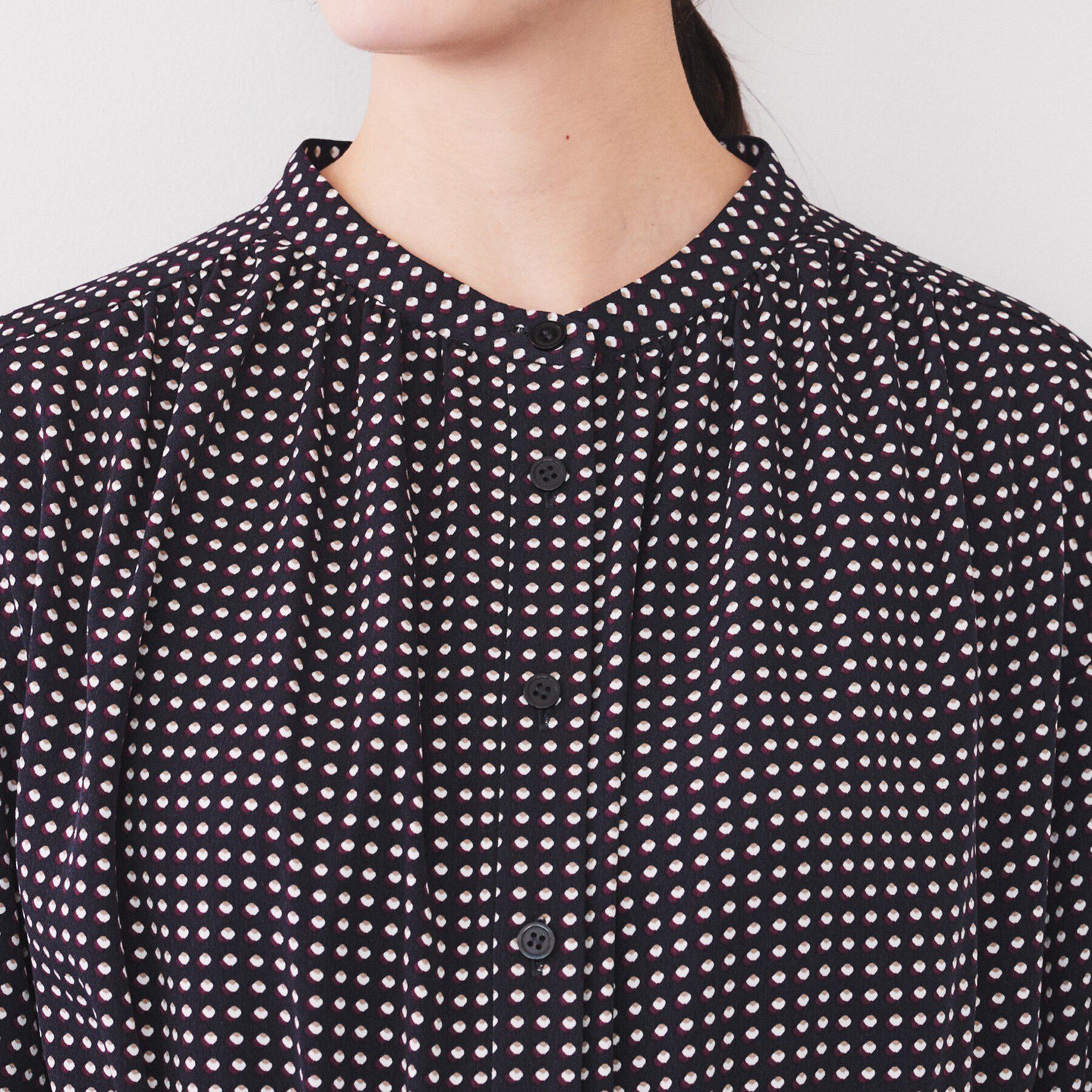 UNTITLED「【前開きボタン/ウエストゴム/ベルト付】変形ドット柄ワンピース」|ワンピース|