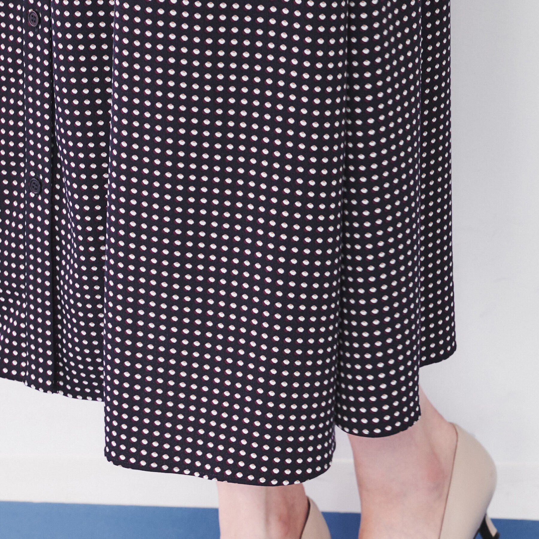 UNTITLED「【前開きボタン/ウエストゴム/ベルト付】変形ドット柄ワンピース」|ワンピース|