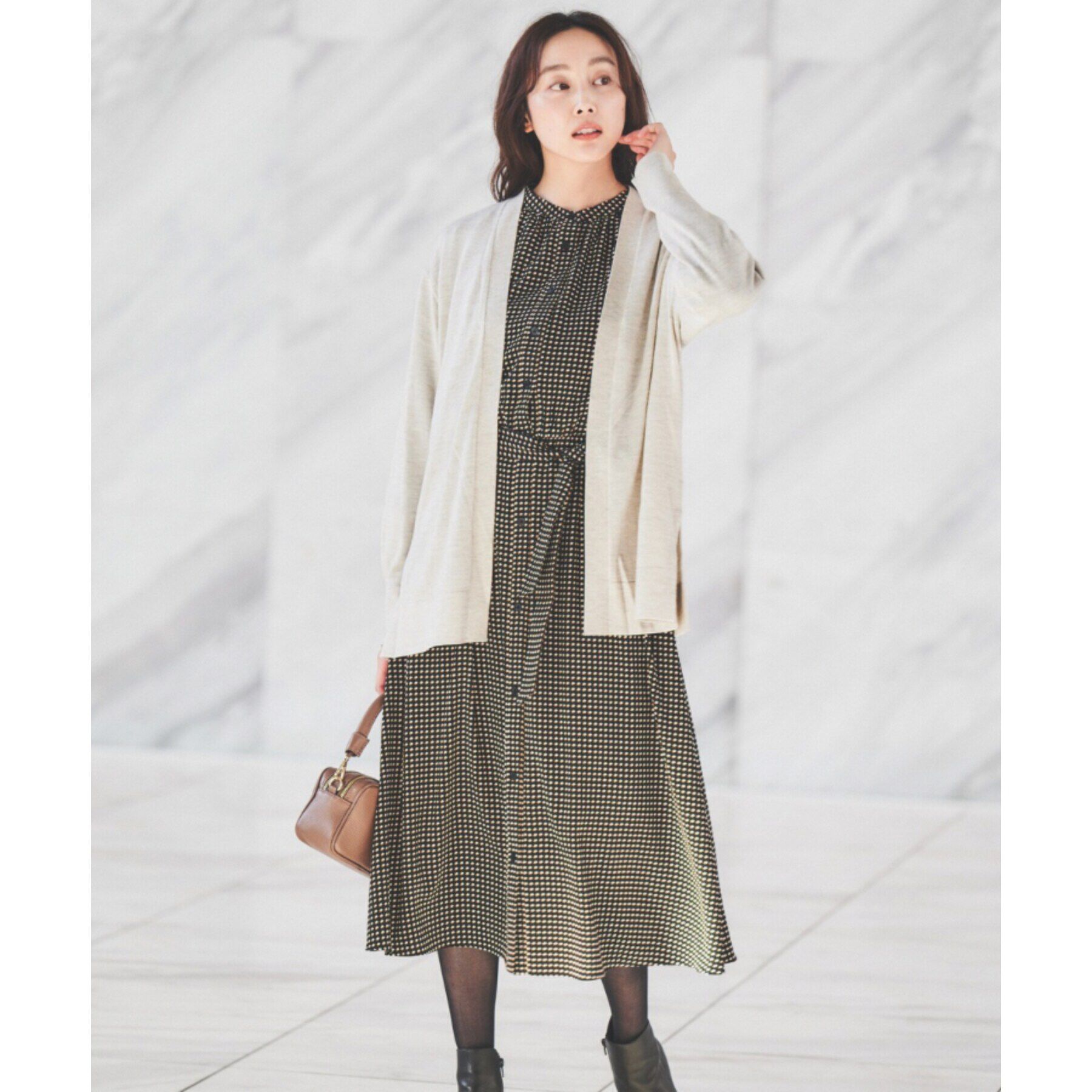 UNTITLED「【前開きボタン/ウエストゴム/ベルト付】変形ドット柄ワンピース」|ワンピース|