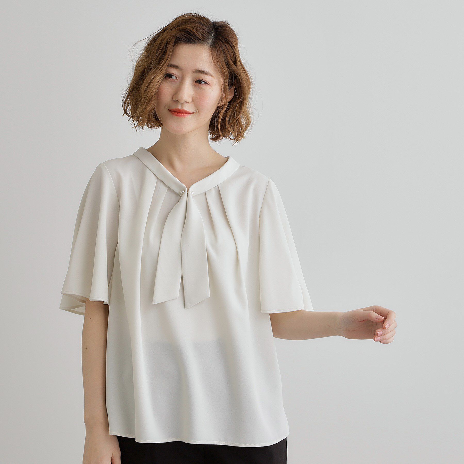 grove「【華やか】パール調ピン付きボウタイブラウス」|シャツ・ブラウス|