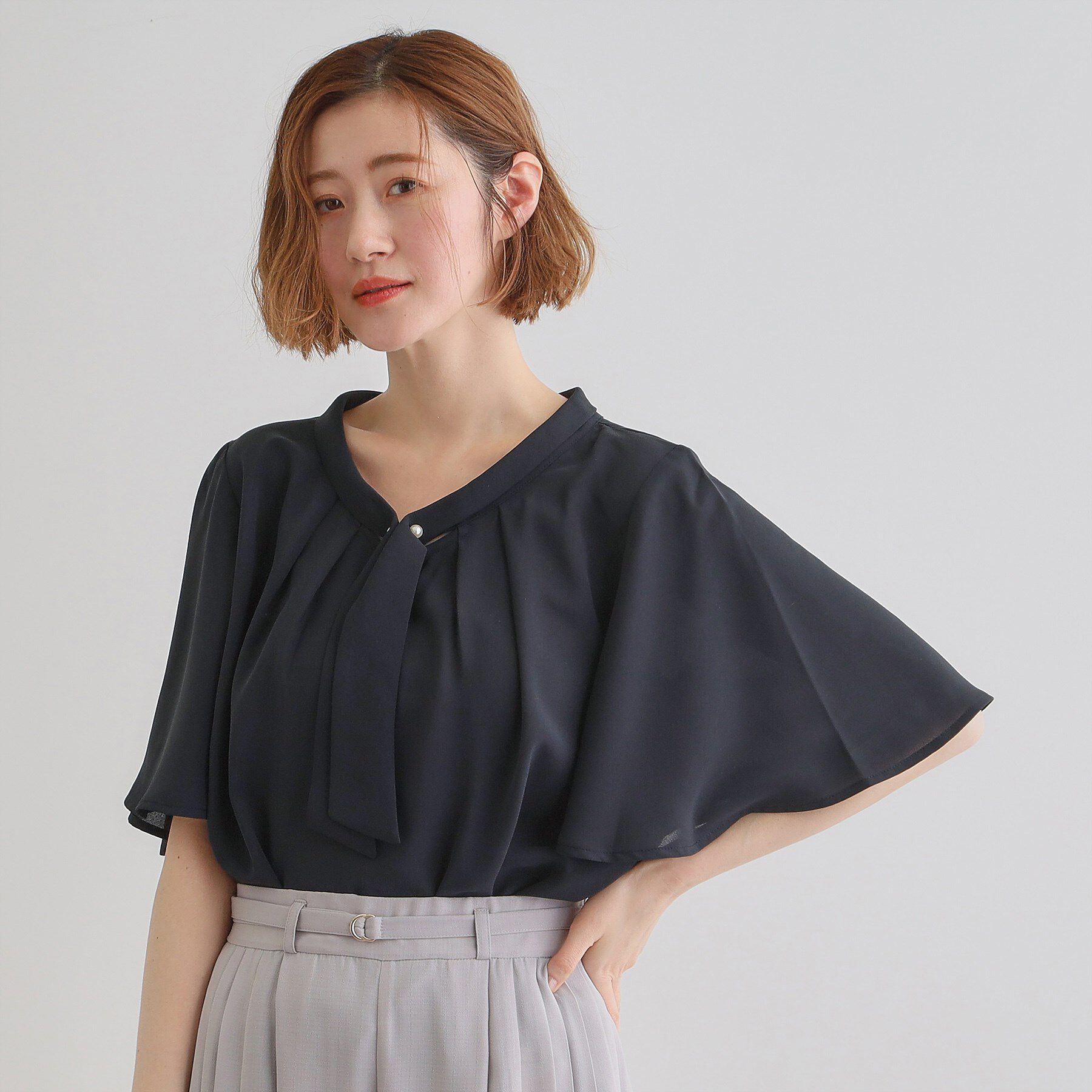 grove「【華やか】パール調ピン付きボウタイブラウス」|シャツ・ブラウス|